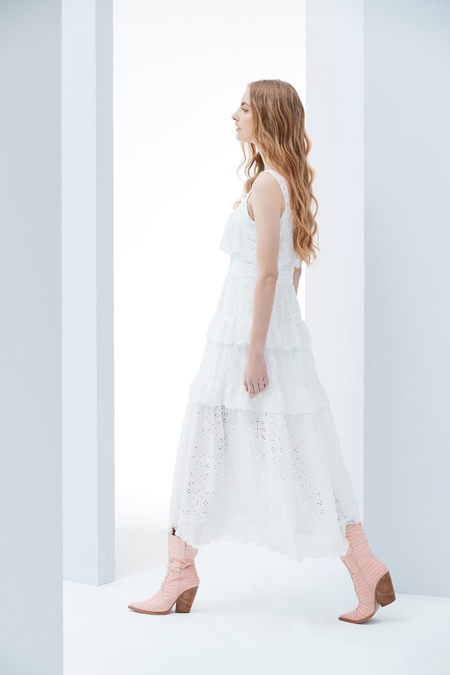 Layered woman fashion thin shoulder strap dress,embroidery,embroiderddress,cocktaildress,sleevelessdress,whitedress,spaghettistrap,spaghettistrapdress,embroidered,lace,lacedress