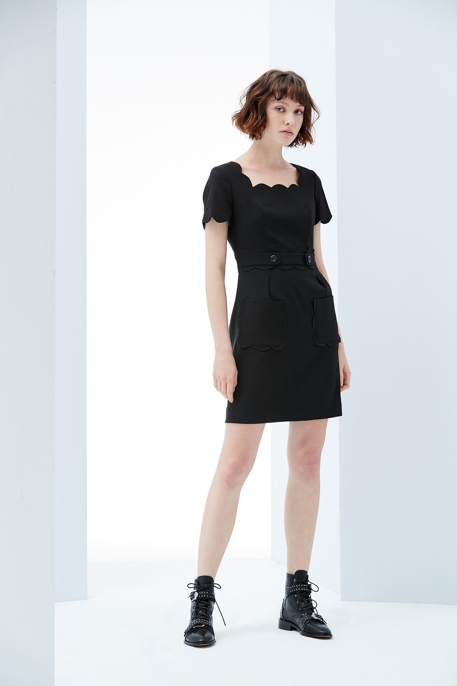 Elegant woman fashion dress,dress,shortsleevedress,blackdress