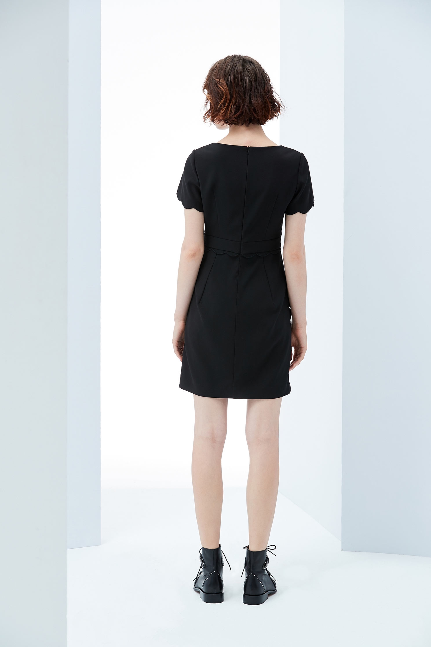 Elegant woman fashion dress,dress,shortsleevedress,blackdress