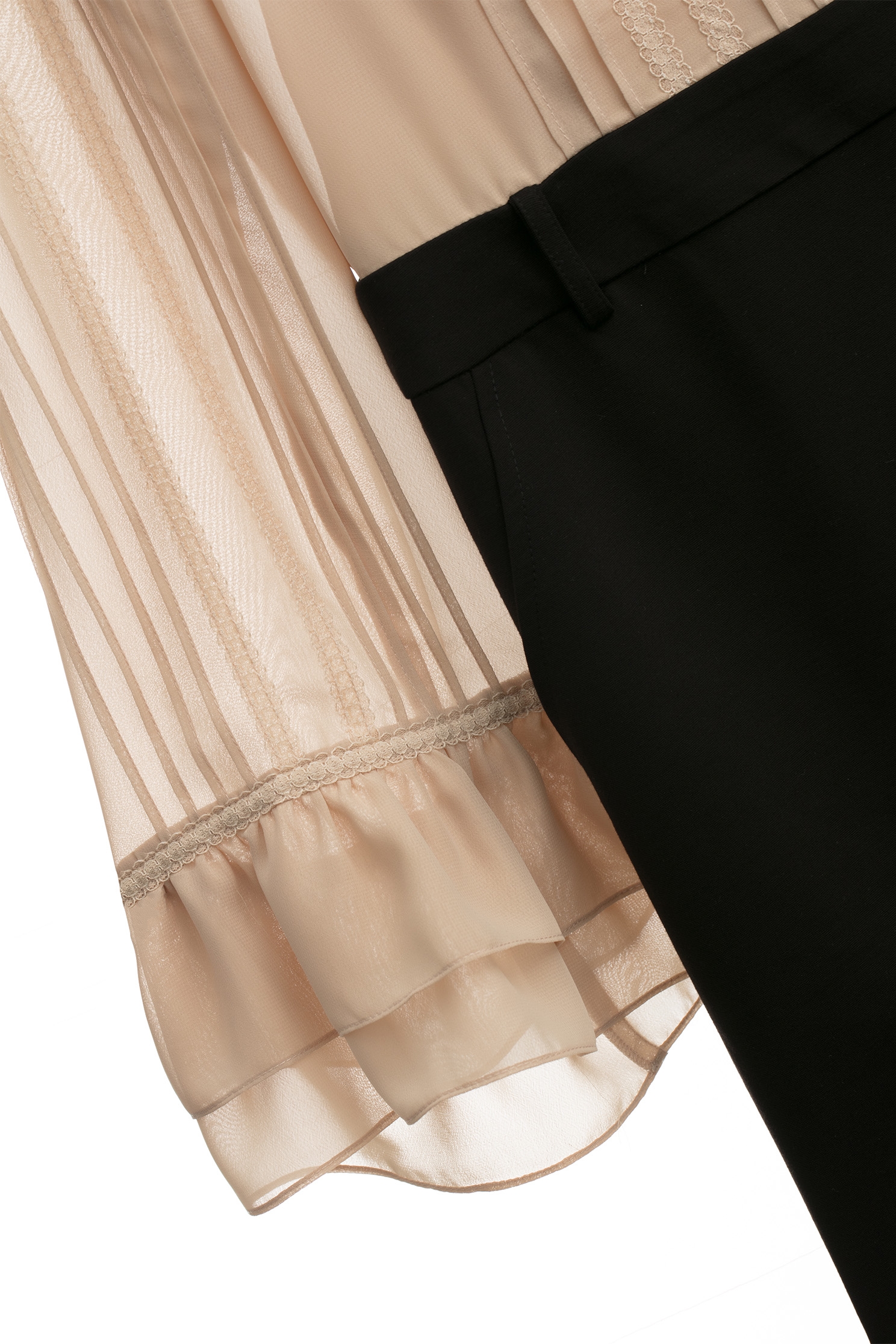 卡黑異材拼接小高領短洋裝卡黑異材拼接小高領短洋裝,一般洋裝,人氣商品,小禮服,洋裝特輯,秋冬穿搭,荷葉,長袖洋裝,雪紡,雪紡洋裝