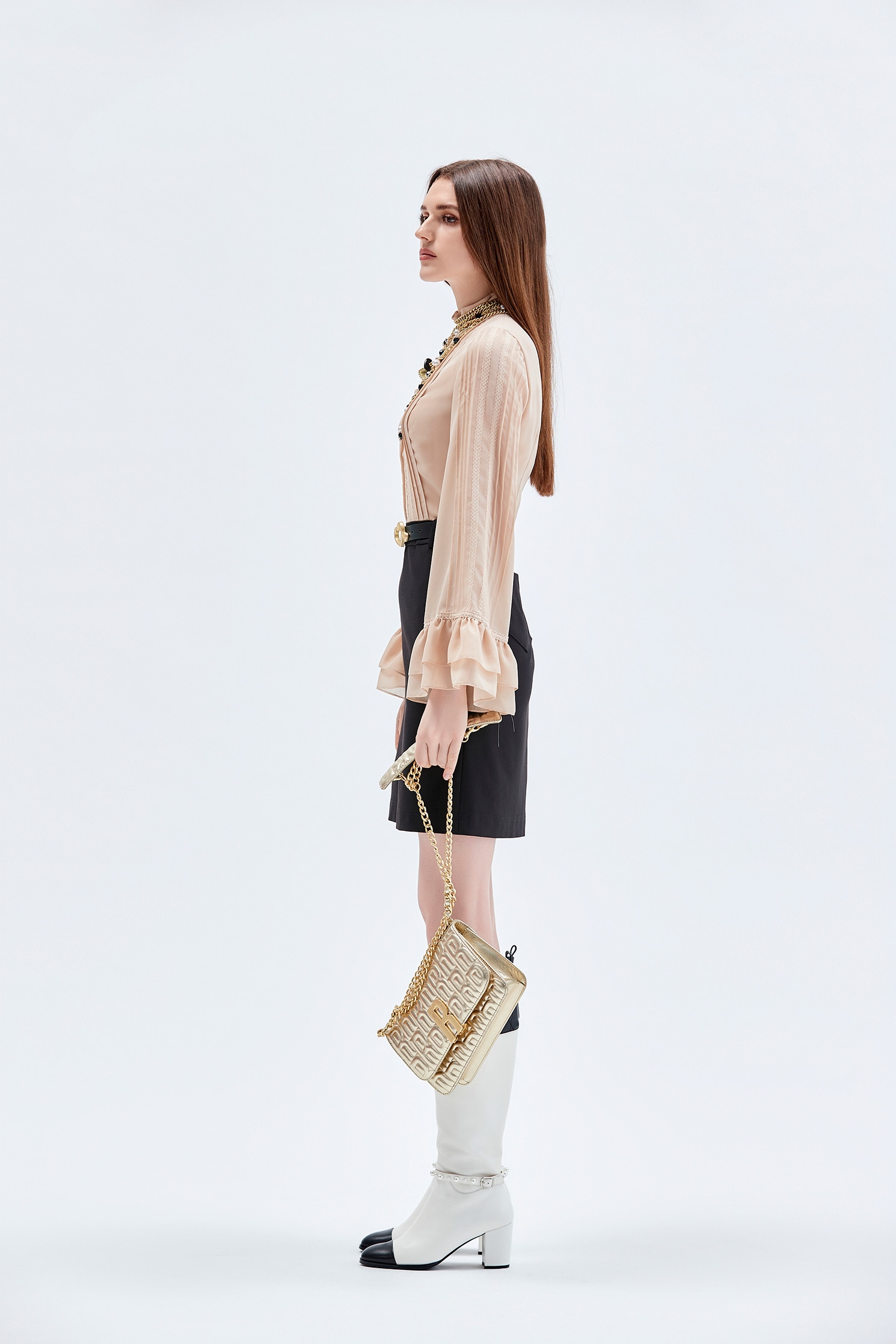 卡黑異材拼接小高領短洋裝卡黑異材拼接小高領短洋裝,一般洋裝,人氣商品,小禮服,洋裝特輯,秋冬穿搭,荷葉,長袖洋裝,雪紡,雪紡洋裝