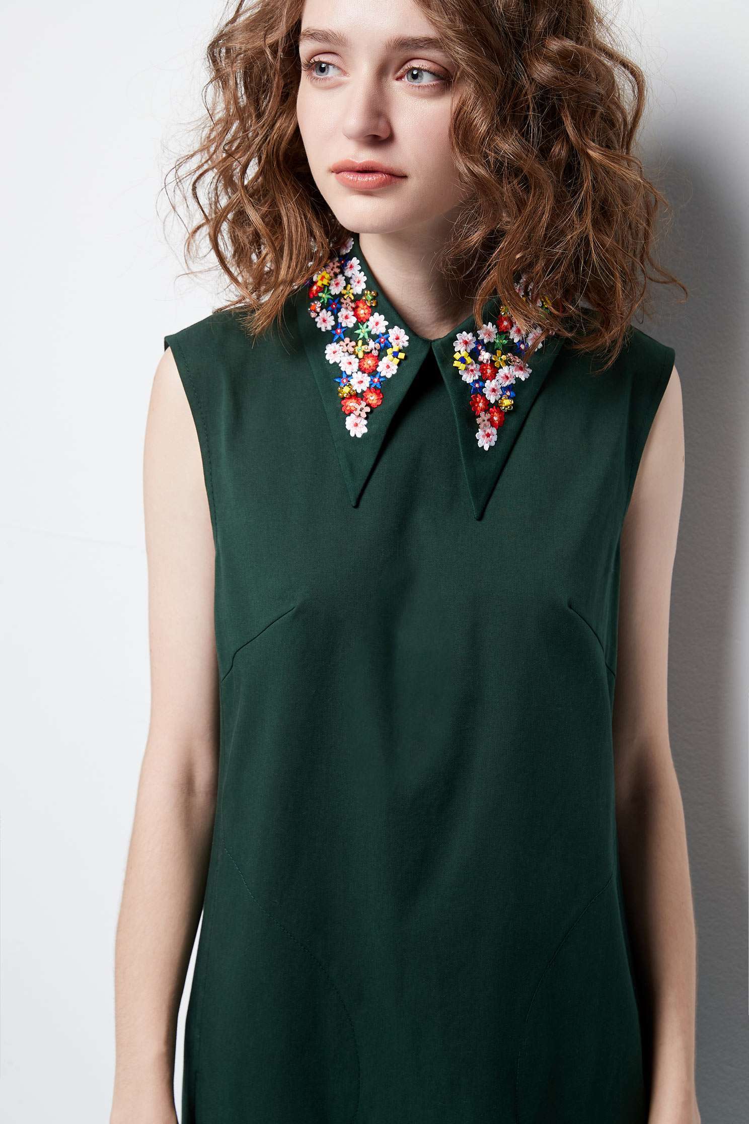 Sparkling collars sleeveless dress.,dress,embroidery,embroiderddress,cocktaildress,sleevelessdress,embroidered
