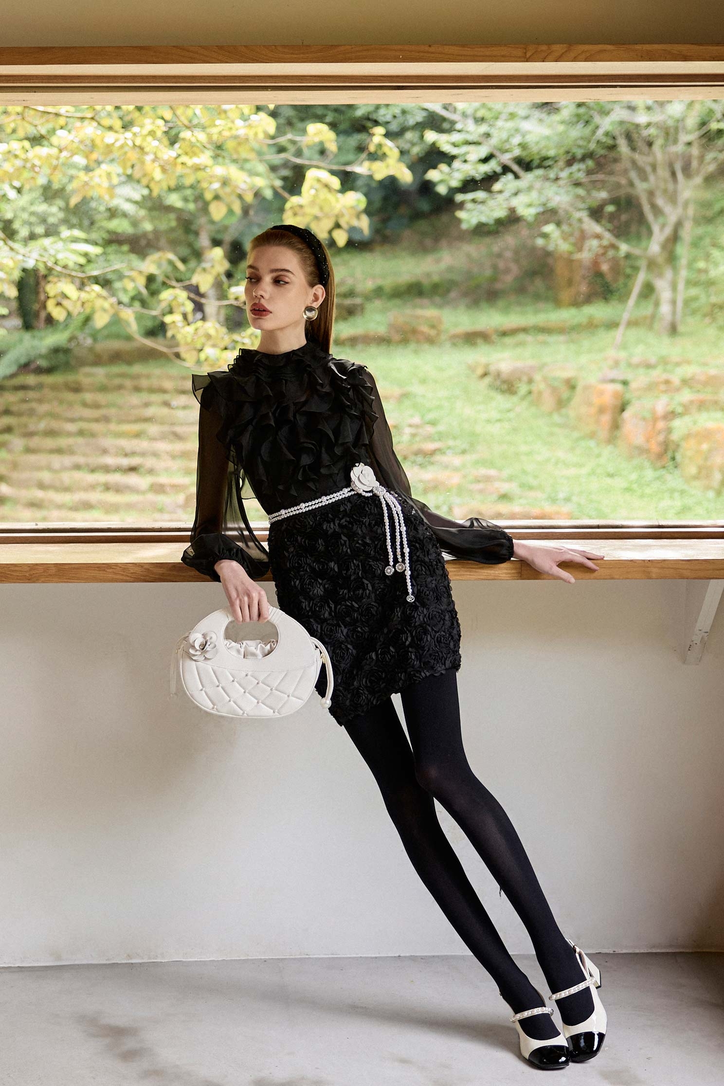 荷葉類烏干玫瑰繞花短洋裝荷葉類烏干玫瑰繞花短洋裝,一般洋裝,人氣商品,洋裝特輯,秋冬穿搭,花花世界,荷葉,黑色洋裝