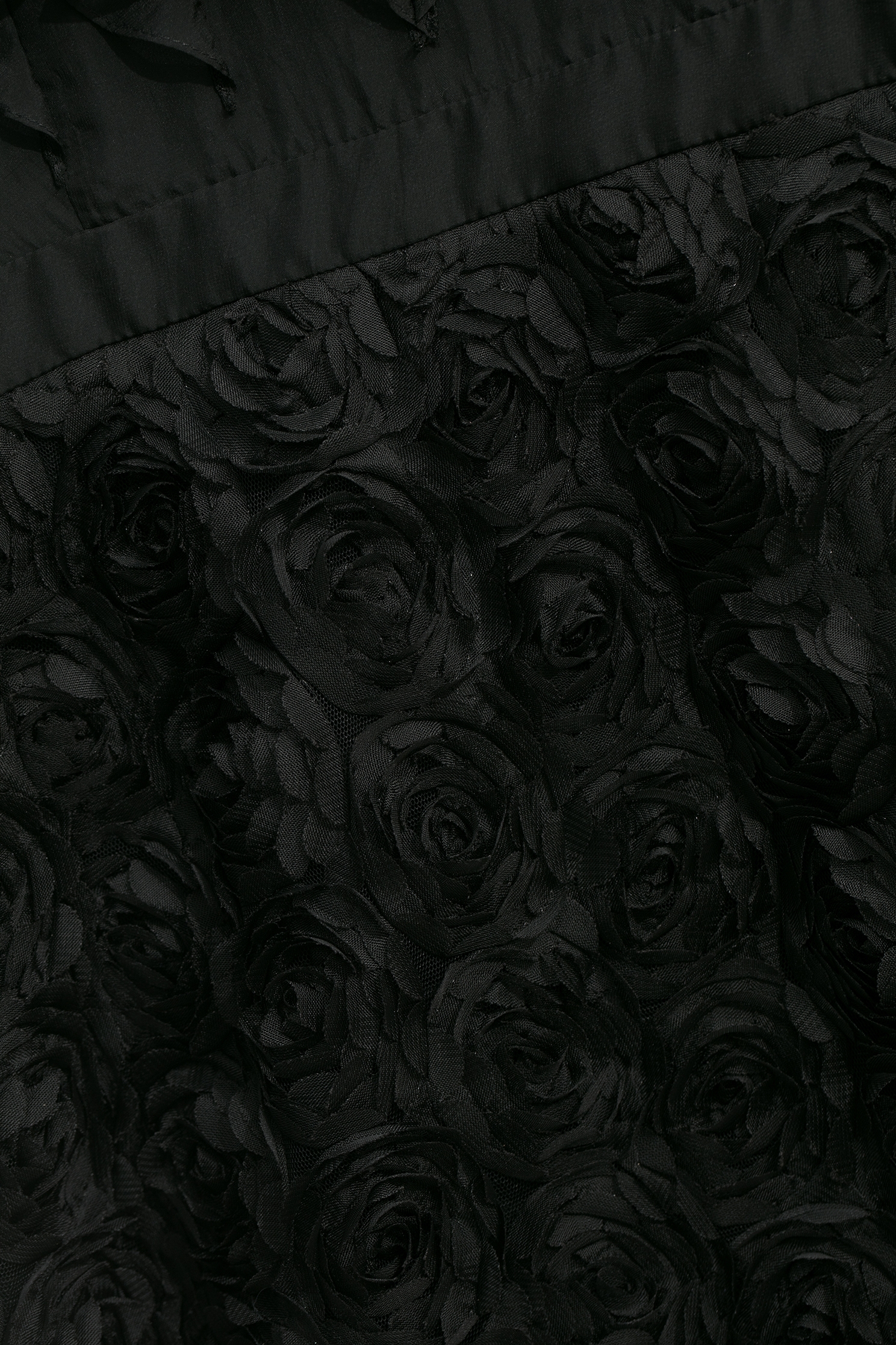 荷葉類烏干玫瑰繞花短洋裝荷葉類烏干玫瑰繞花短洋裝,一般洋裝,人氣商品,洋裝特輯,秋冬穿搭,花花世界,荷葉,黑色洋裝