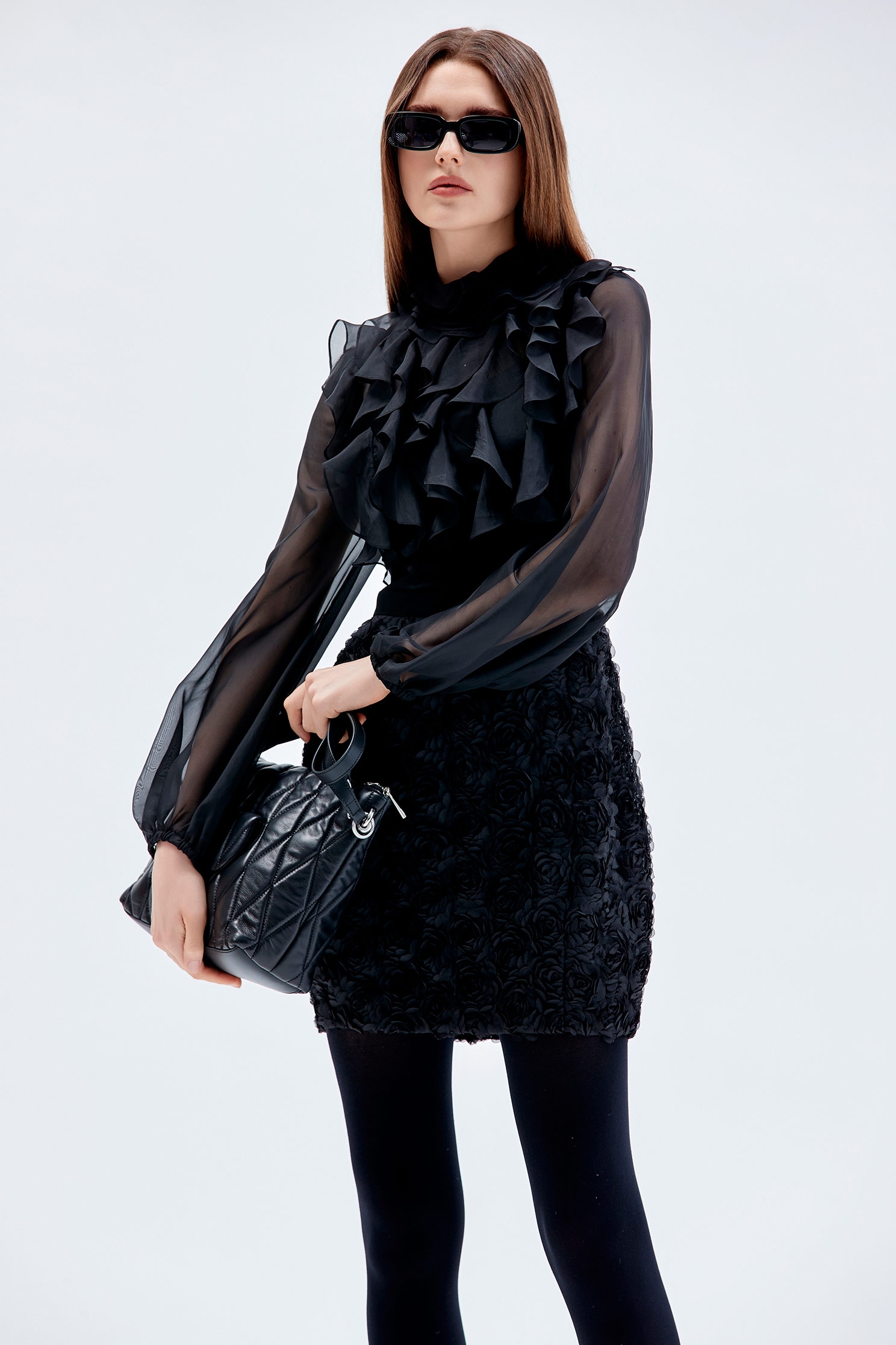 荷葉類烏干玫瑰繞花短洋裝荷葉類烏干玫瑰繞花短洋裝,一般洋裝,人氣商品,洋裝特輯,秋冬穿搭,花花世界,荷葉,黑色洋裝