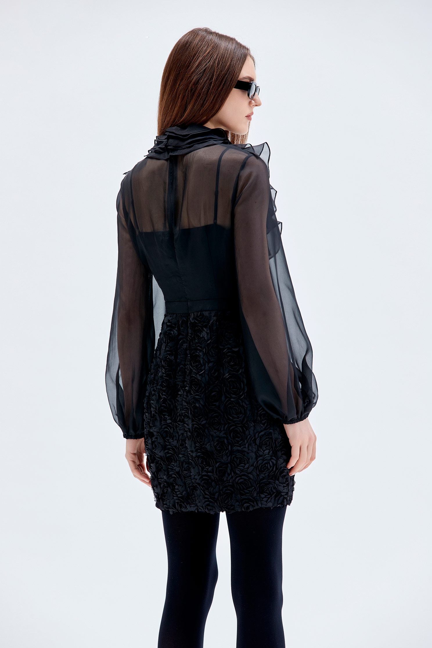 荷葉類烏干玫瑰繞花短洋裝荷葉類烏干玫瑰繞花短洋裝,一般洋裝,人氣商品,洋裝特輯,秋冬穿搭,花花世界,荷葉,黑色洋裝