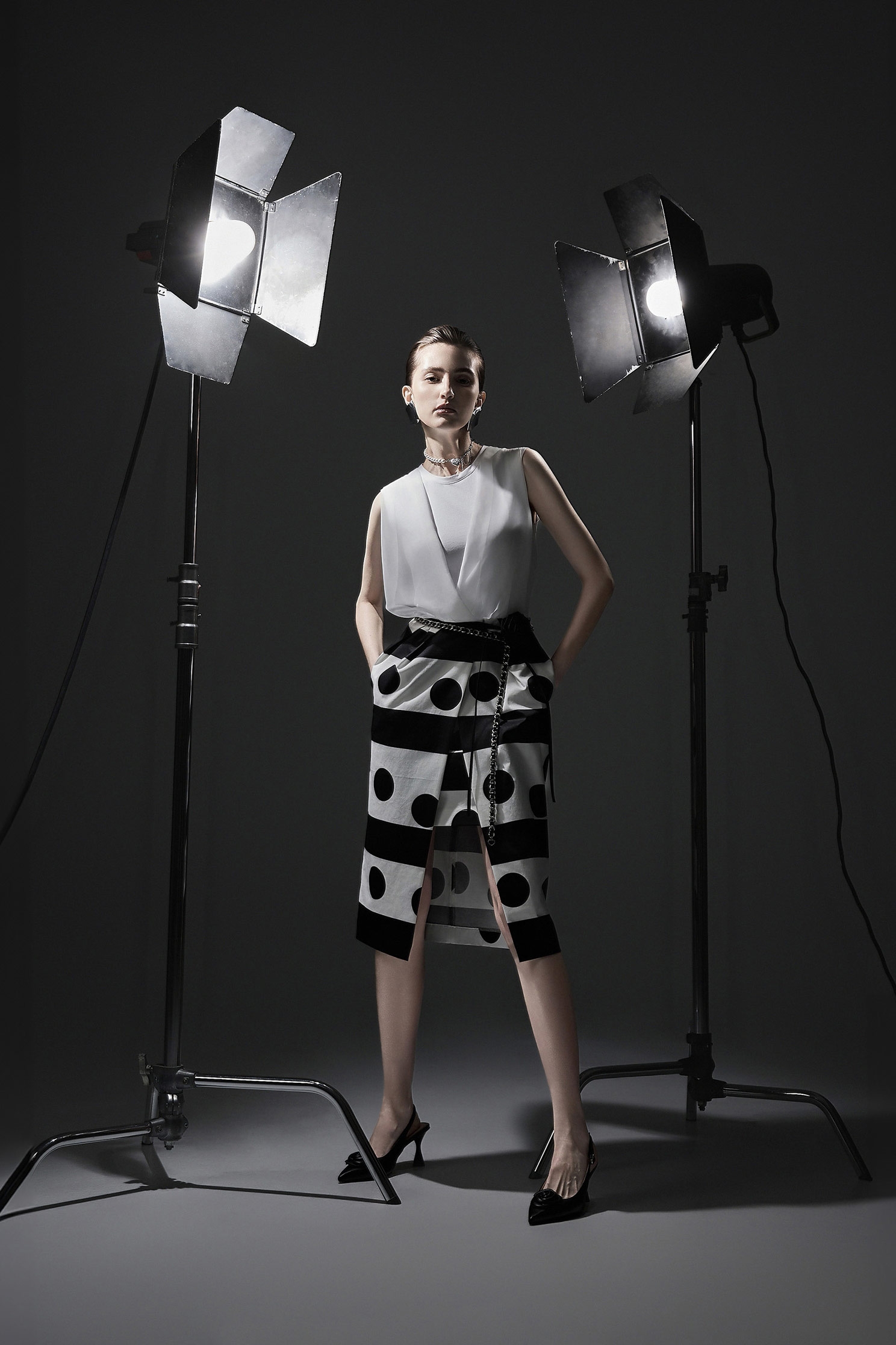 異材拼接黑白波點花苞洋裝異材拼接黑白波點花苞洋裝,一般洋裝,上班OL穿搭,人氣商品,春夏穿搭,波點,洋裝特輯