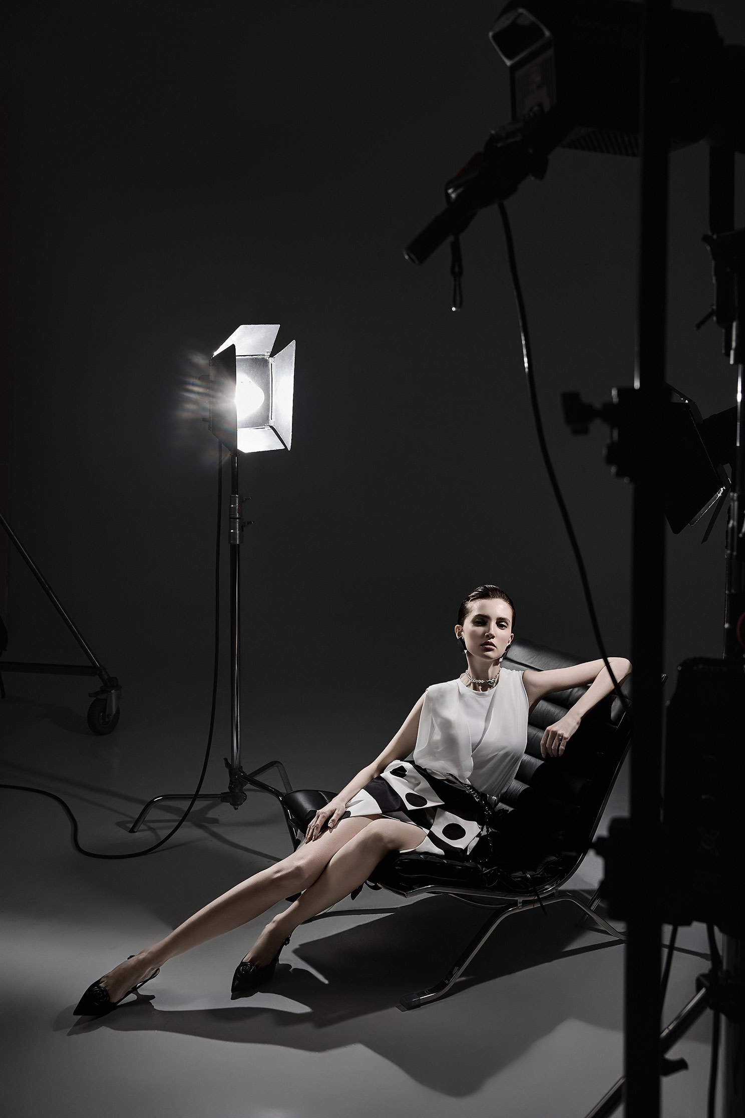 異材拼接黑白波點花苞洋裝異材拼接黑白波點花苞洋裝,一般洋裝,上班OL穿搭,人氣商品,春夏穿搭,波點,洋裝特輯