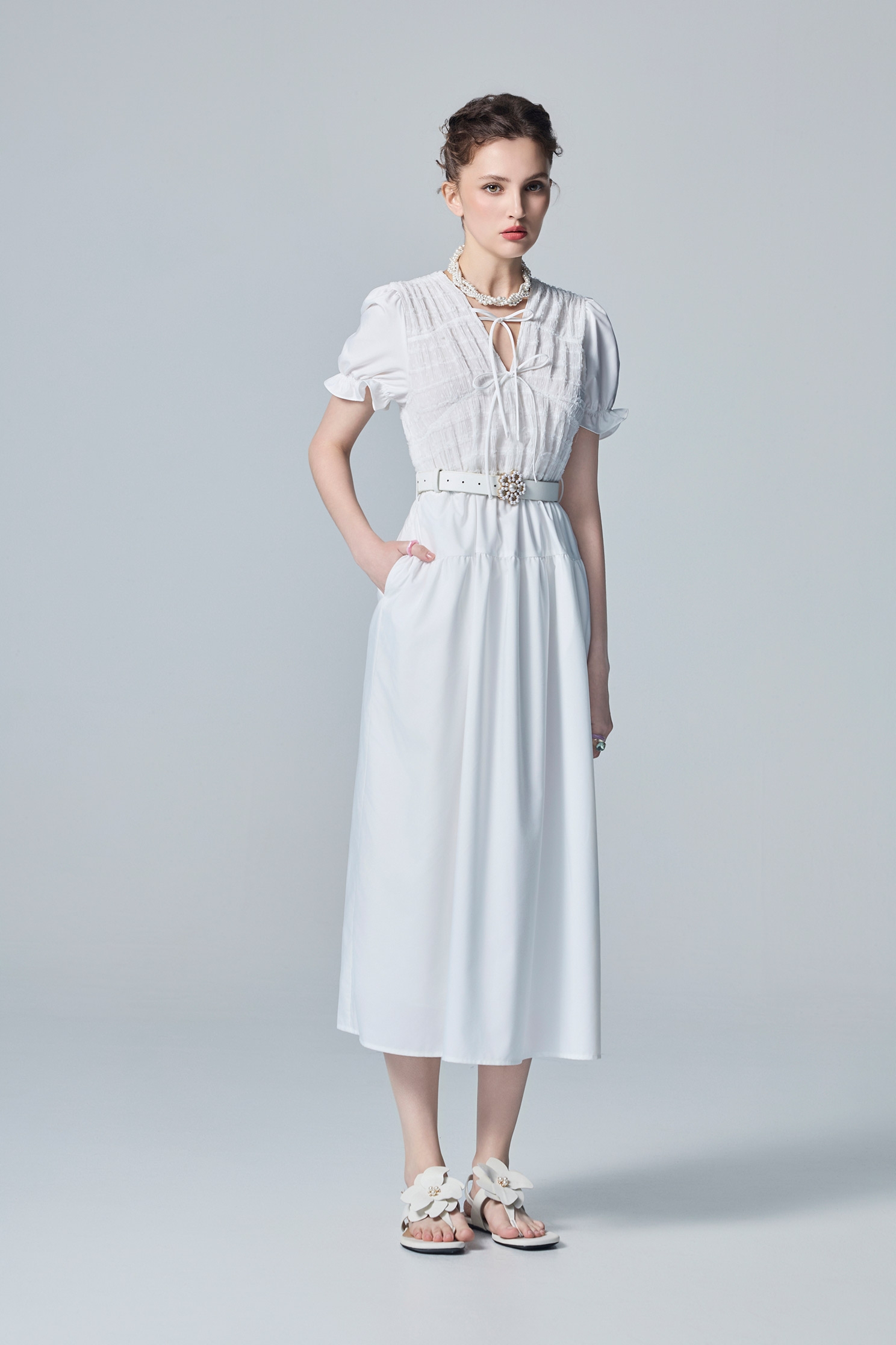 抽皺蕾射簍空花洋裝Pleated Detail Short Sleeve White Dress,一般洋裝,春夏穿搭,白色洋裝