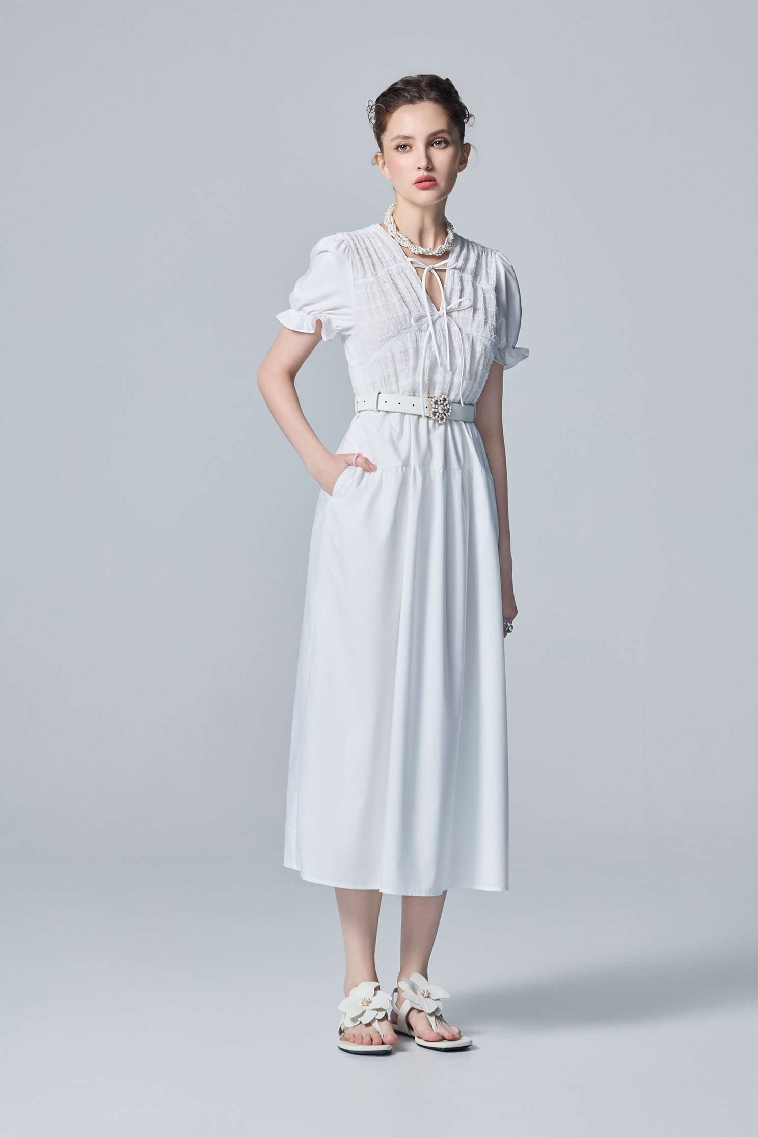 抽皺蕾射簍空花洋裝Pleated Detail Short Sleeve White Dress,一般洋裝,春夏穿搭,白色洋裝