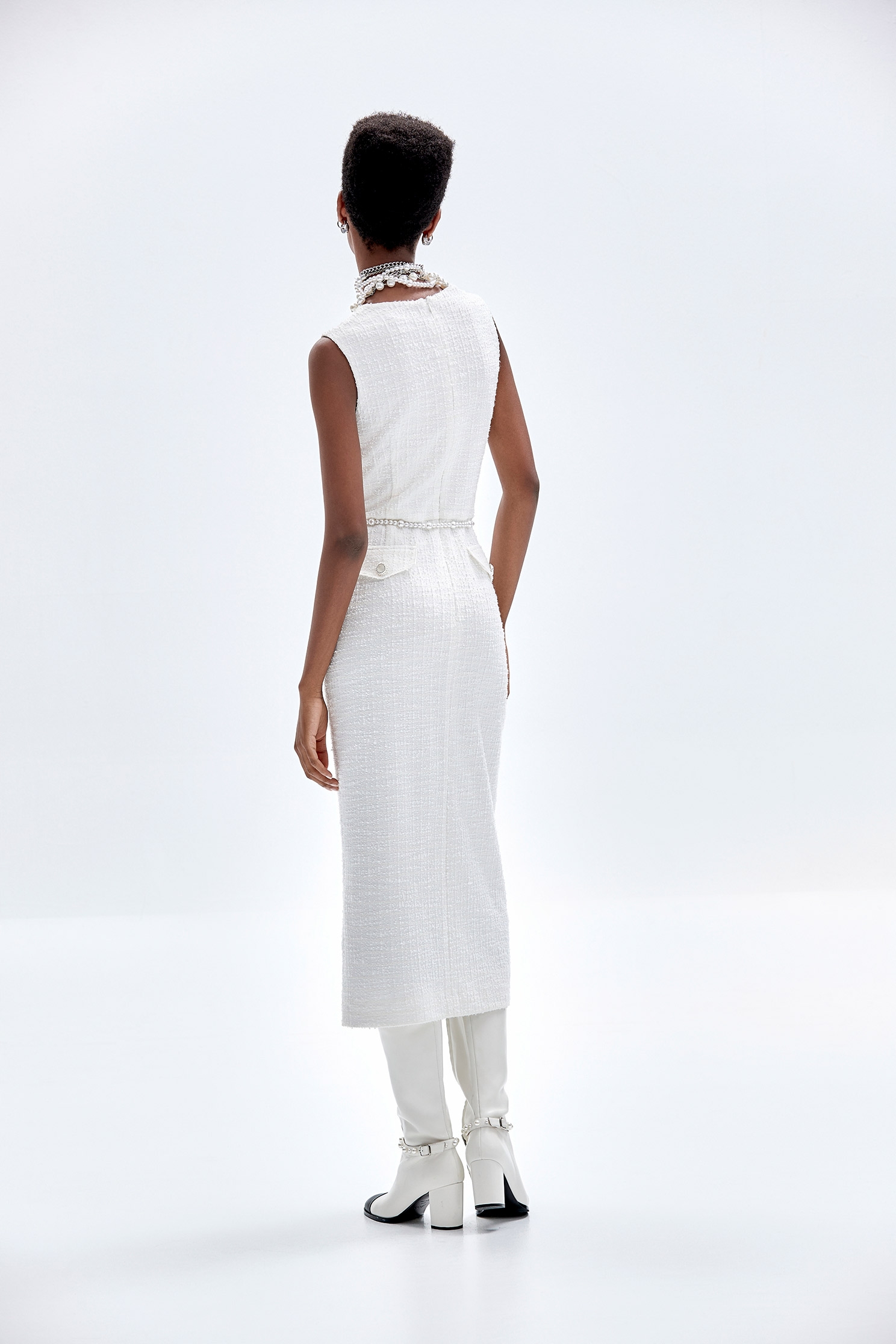 端莊優雅雪白長洋裝端莊優雅雪白長洋裝,V領洋裝,一般洋裝,人氣商品,洋裝特輯,無袖洋裝,短袖洋裝,秋冬穿搭,長洋裝