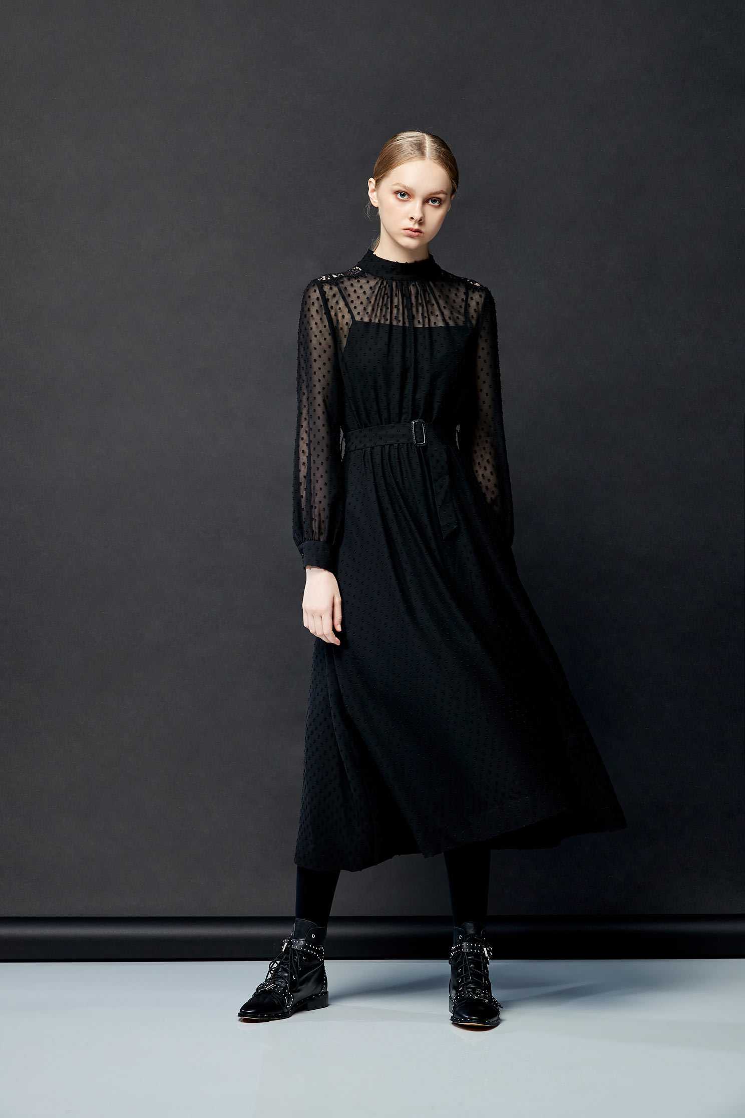 High-necked chiffon dress,dress,cocktaildress,eveningwear,spaghettistrapdress,perspectivedress,longdress,longsleevedress,chiffon,chiffondress,blackdress