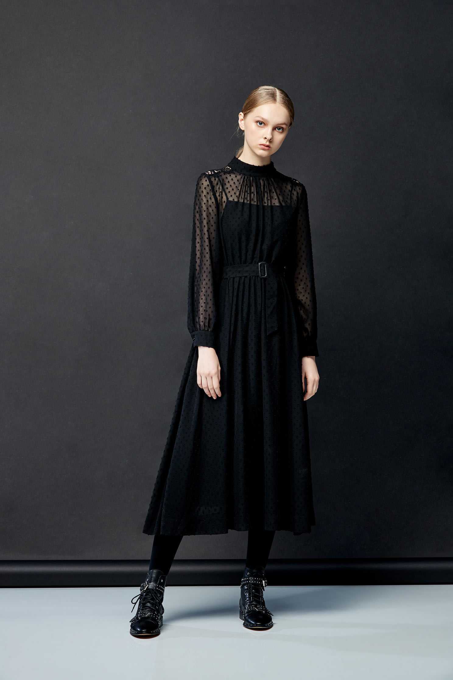 High-necked chiffon dress,dress,cocktaildress,eveningwear,spaghettistrapdress,perspectivedress,longdress,longsleevedress,chiffon,chiffondress,blackdress