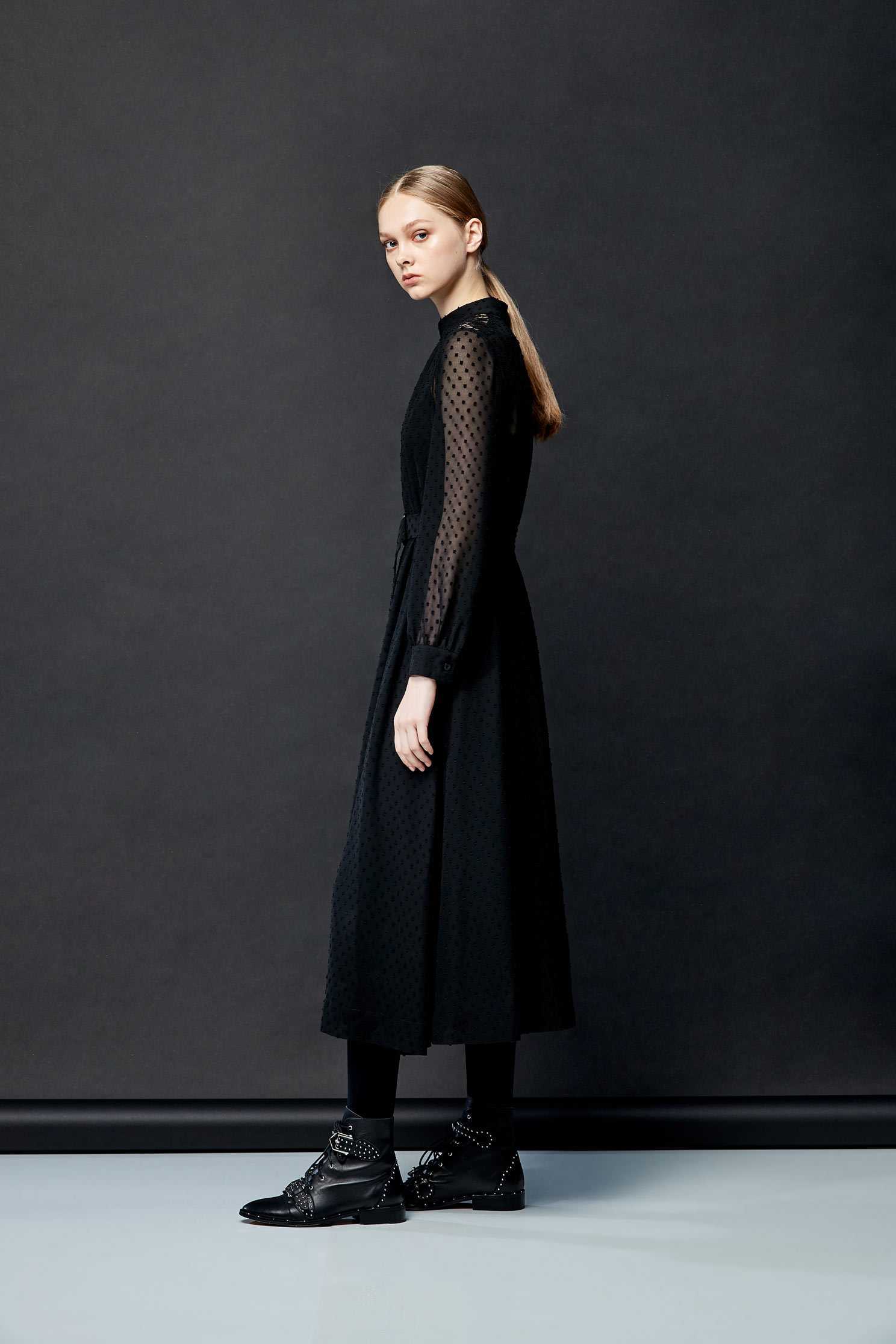 High-necked chiffon dress,dress,cocktaildress,eveningwear,spaghettistrapdress,perspectivedress,longdress,longsleevedress,chiffon,chiffondress,blackdress