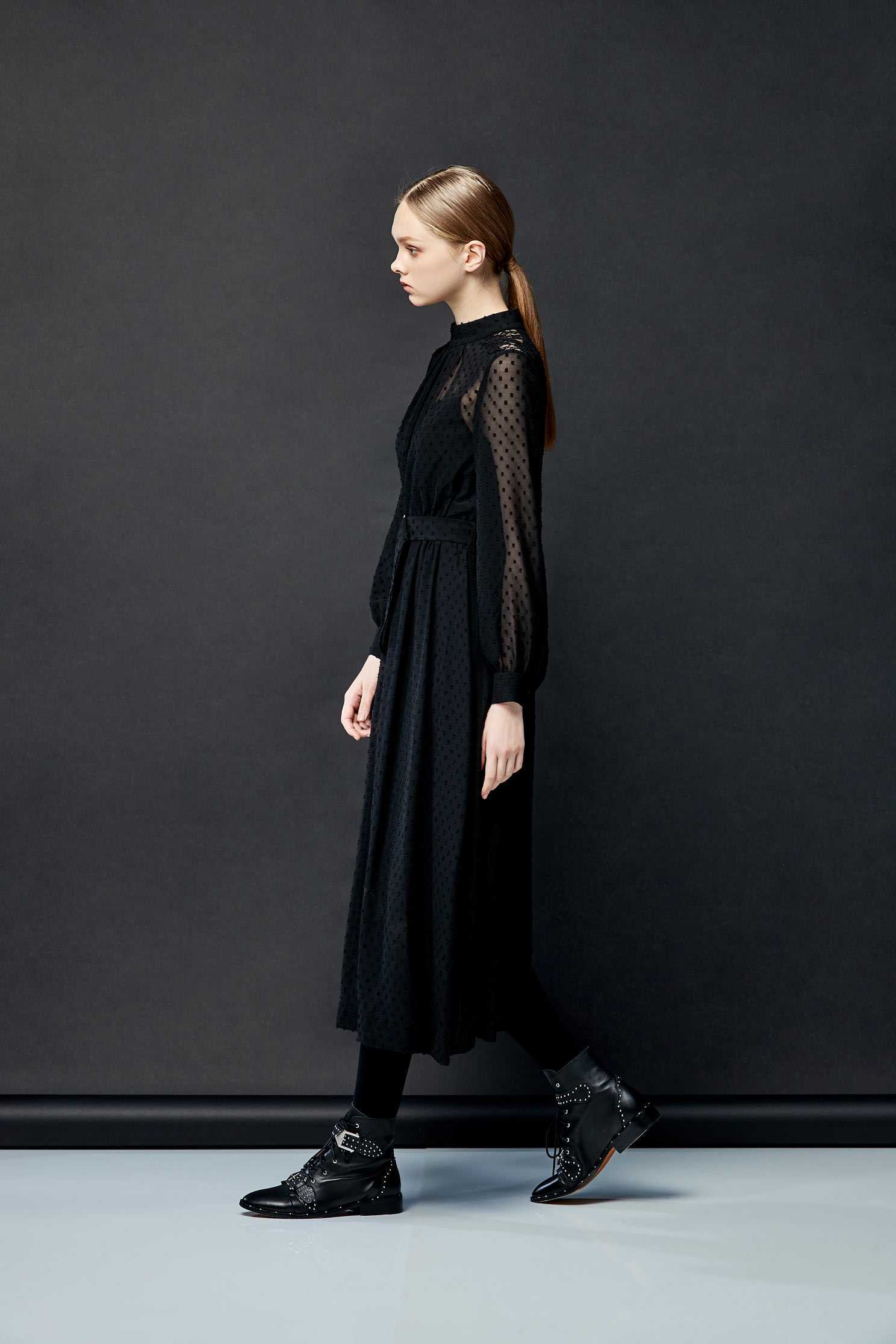 High-necked chiffon dress,dress,cocktaildress,eveningwear,spaghettistrapdress,perspectivedress,longdress,longsleevedress,chiffon,chiffondress,blackdress
