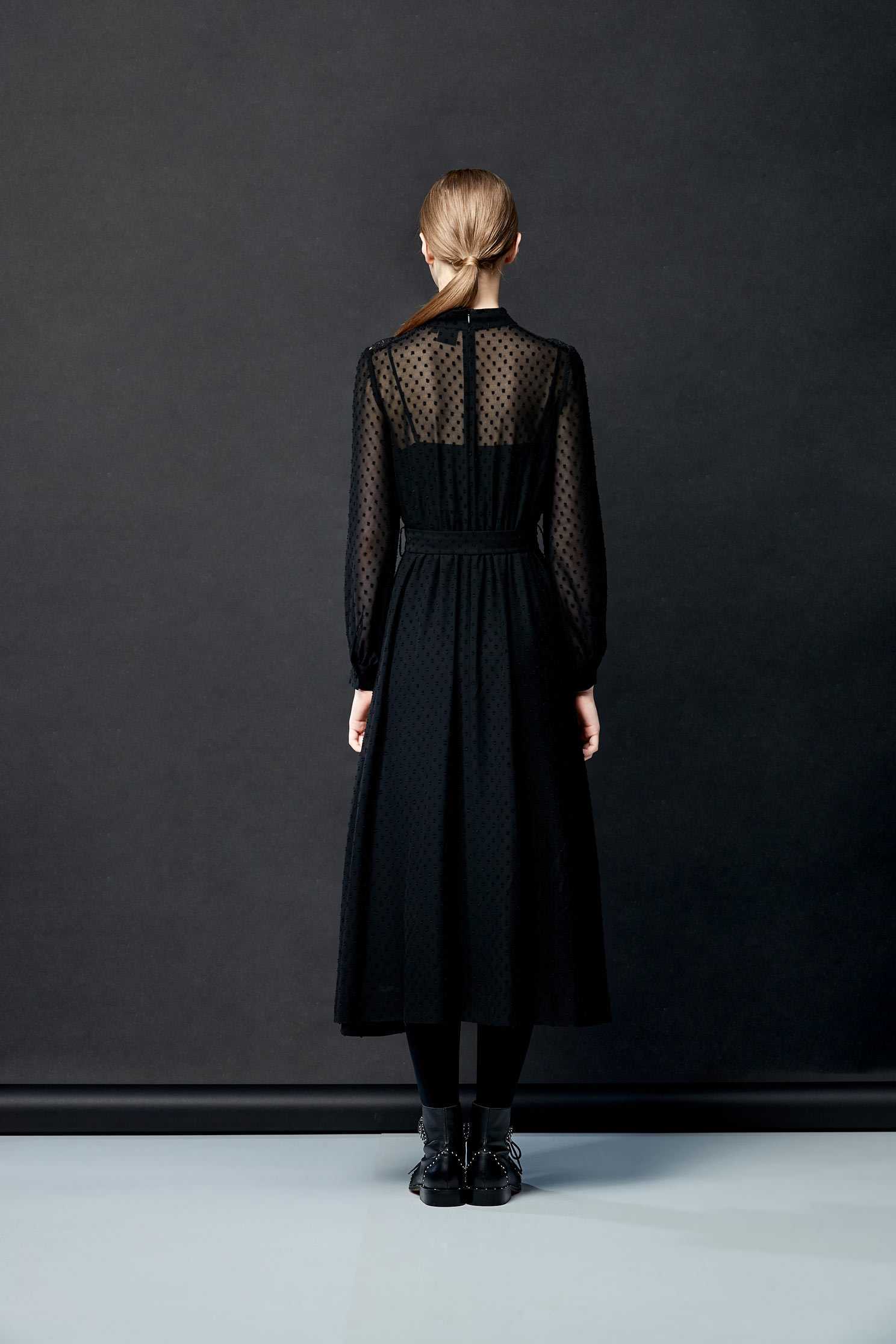 High-necked chiffon dress,dress,cocktaildress,eveningwear,spaghettistrapdress,perspectivedress,longdress,longsleevedress,chiffon,chiffondress,blackdress