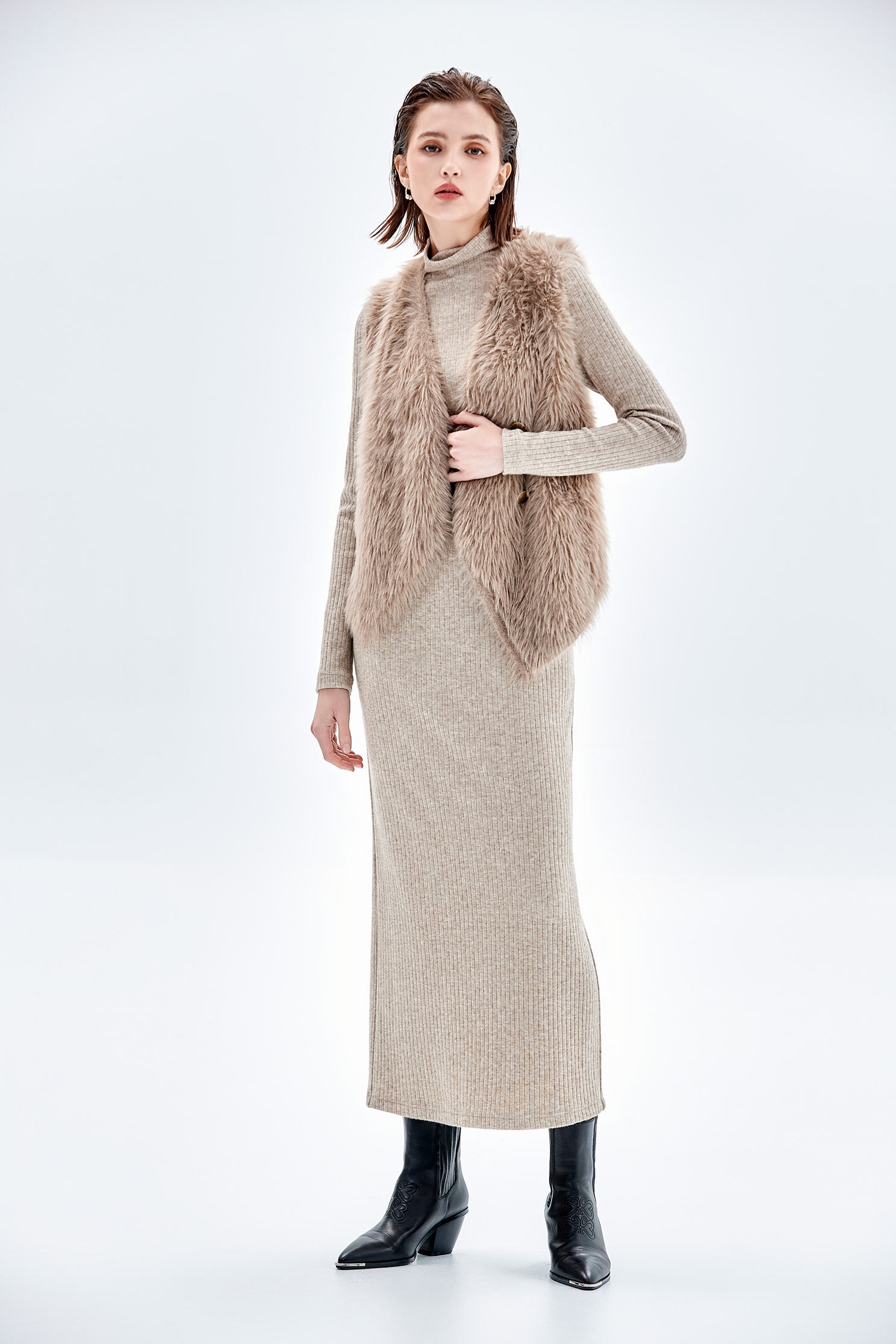 愛爾蘭奶油色針織長洋裝愛爾蘭奶油色針織長洋裝,人氣商品,小禮服,條紋,洋裝特輯,秋冬穿搭,針織,針織洋裝,長洋裝,長袖洋裝