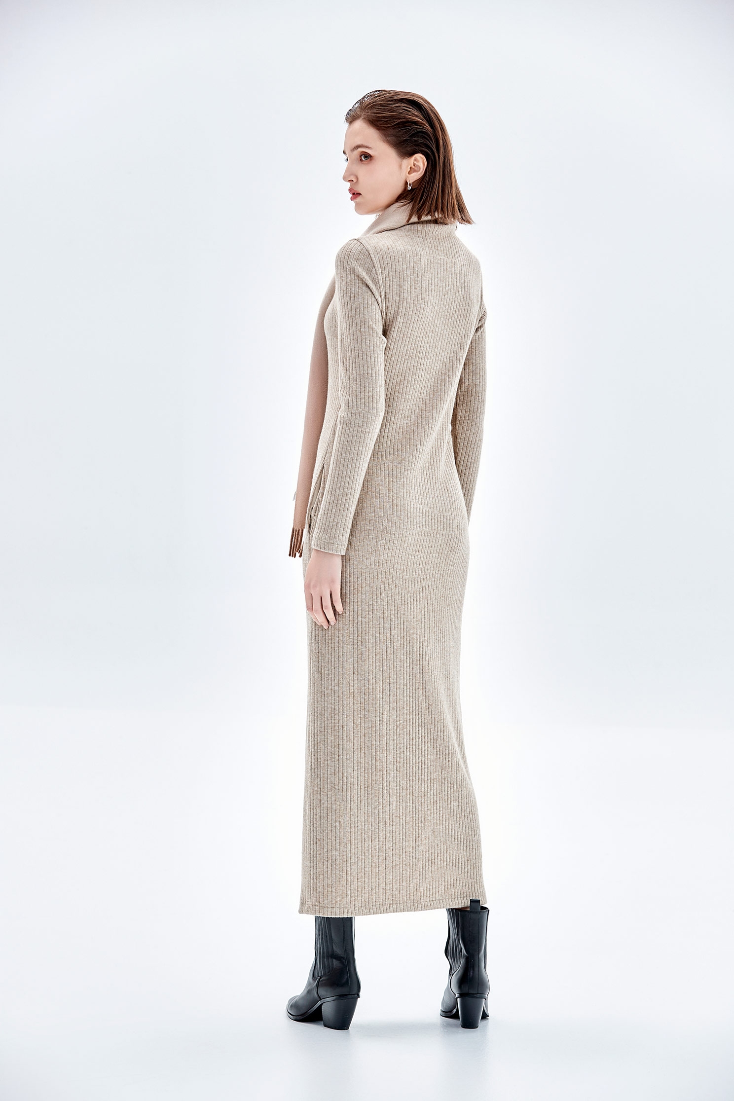 愛爾蘭奶油色針織長洋裝愛爾蘭奶油色針織長洋裝,人氣商品,小禮服,條紋,洋裝特輯,秋冬穿搭,針織,針織洋裝,長洋裝,長袖洋裝