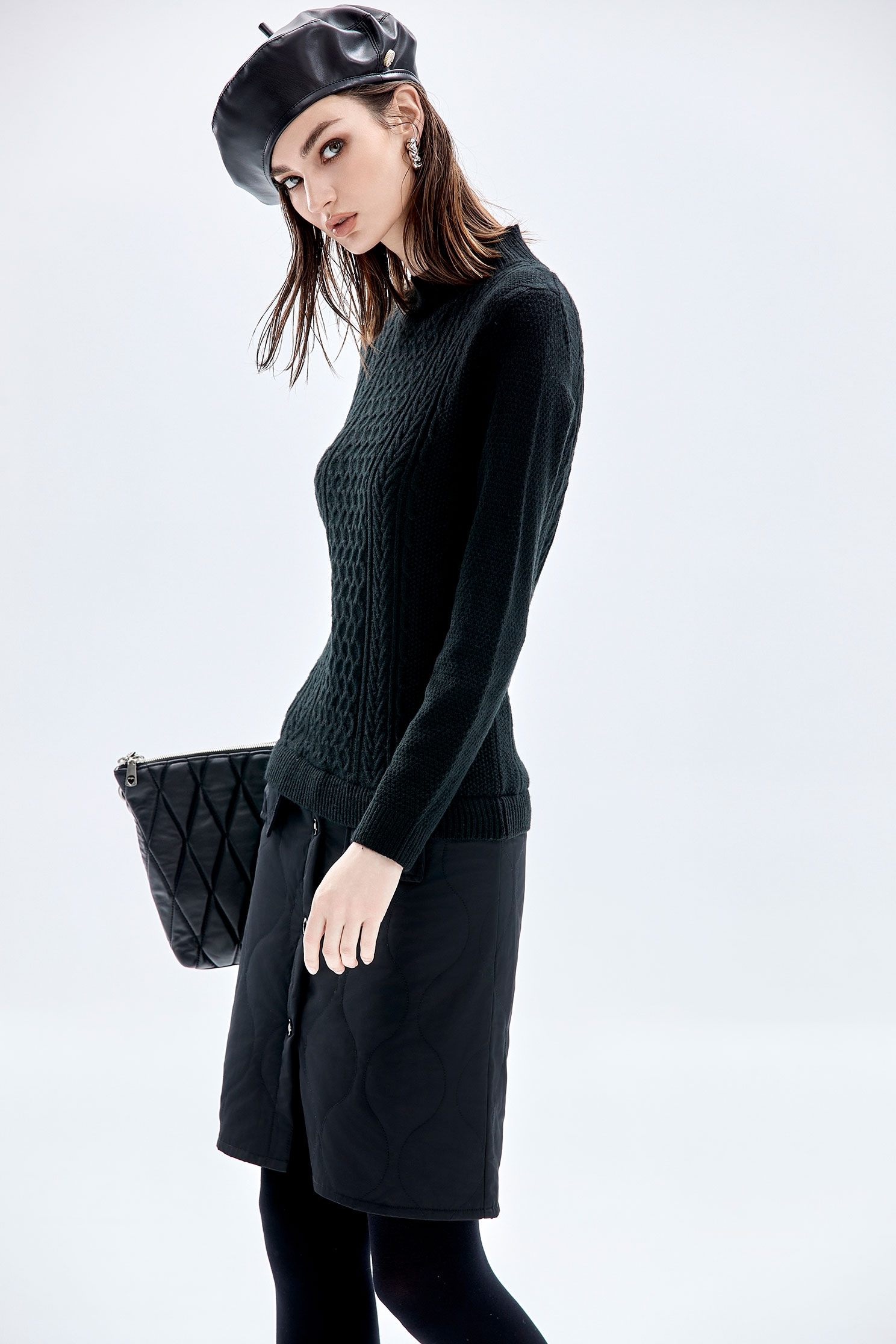 拼接異材質絎縫洋裝拼接異材質絎縫洋裝,小禮服,洋裝特輯,秋冬穿搭,針織,針織洋裝,長袖洋裝,黑色洋裝