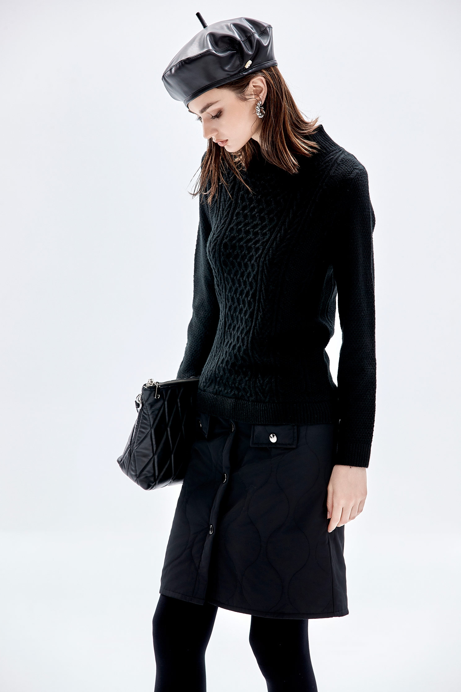 拼接異材質絎縫洋裝拼接異材質絎縫洋裝,小禮服,洋裝特輯,秋冬穿搭,針織,針織洋裝,長袖洋裝,黑色洋裝