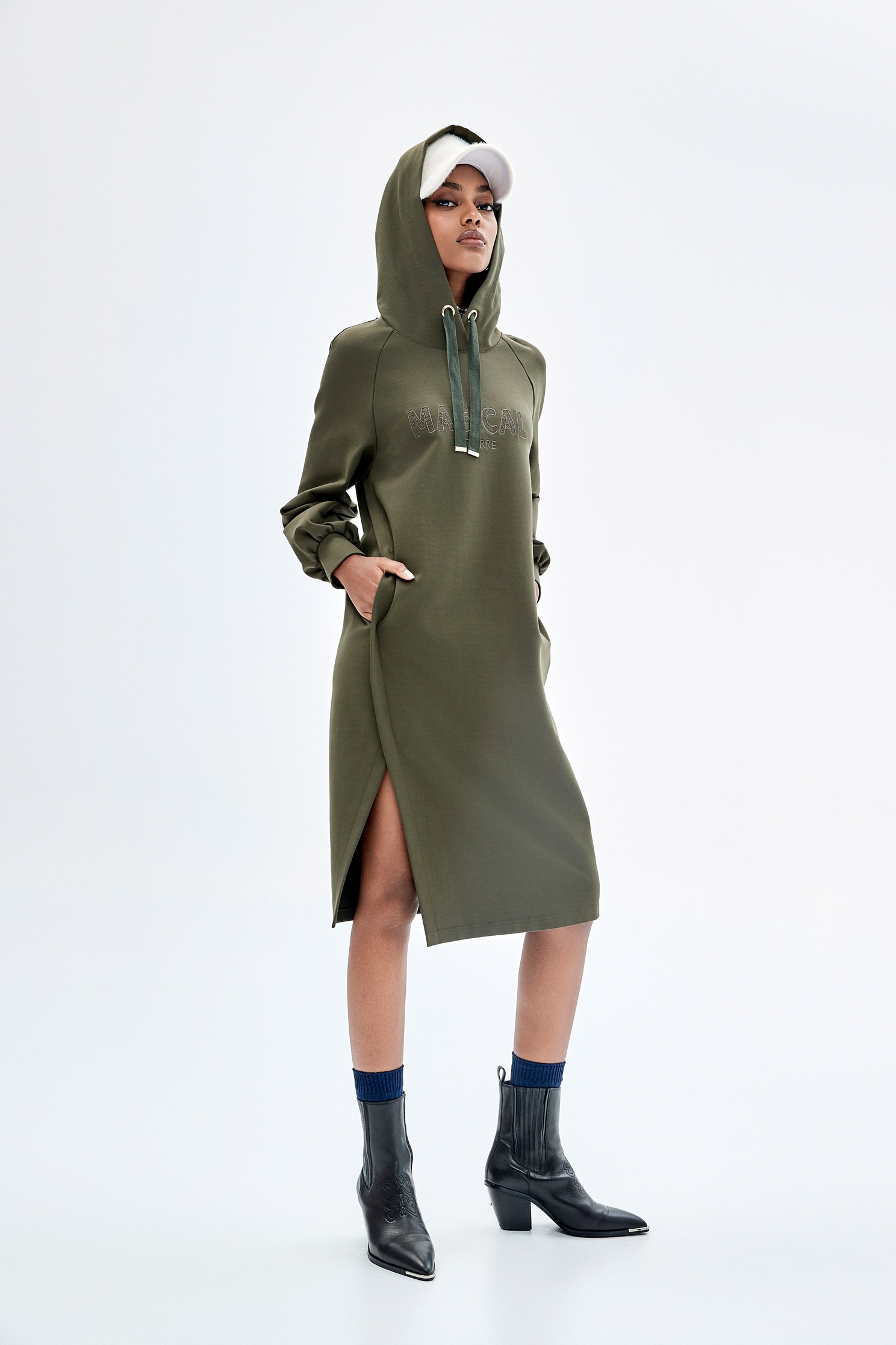 魔法刺繡連帽洋裝魔法刺繡連帽洋裝,一般洋裝,刺繡,洋裝特輯,秋冬穿搭,長袖洋裝