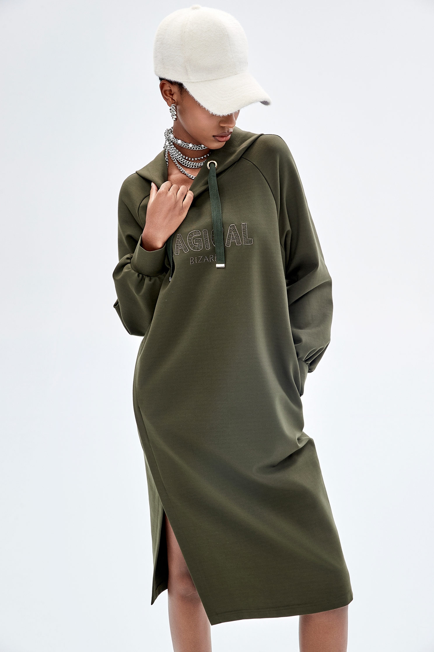 魔法刺繡連帽洋裝魔法刺繡連帽洋裝,一般洋裝,刺繡,洋裝特輯,秋冬穿搭,長袖洋裝