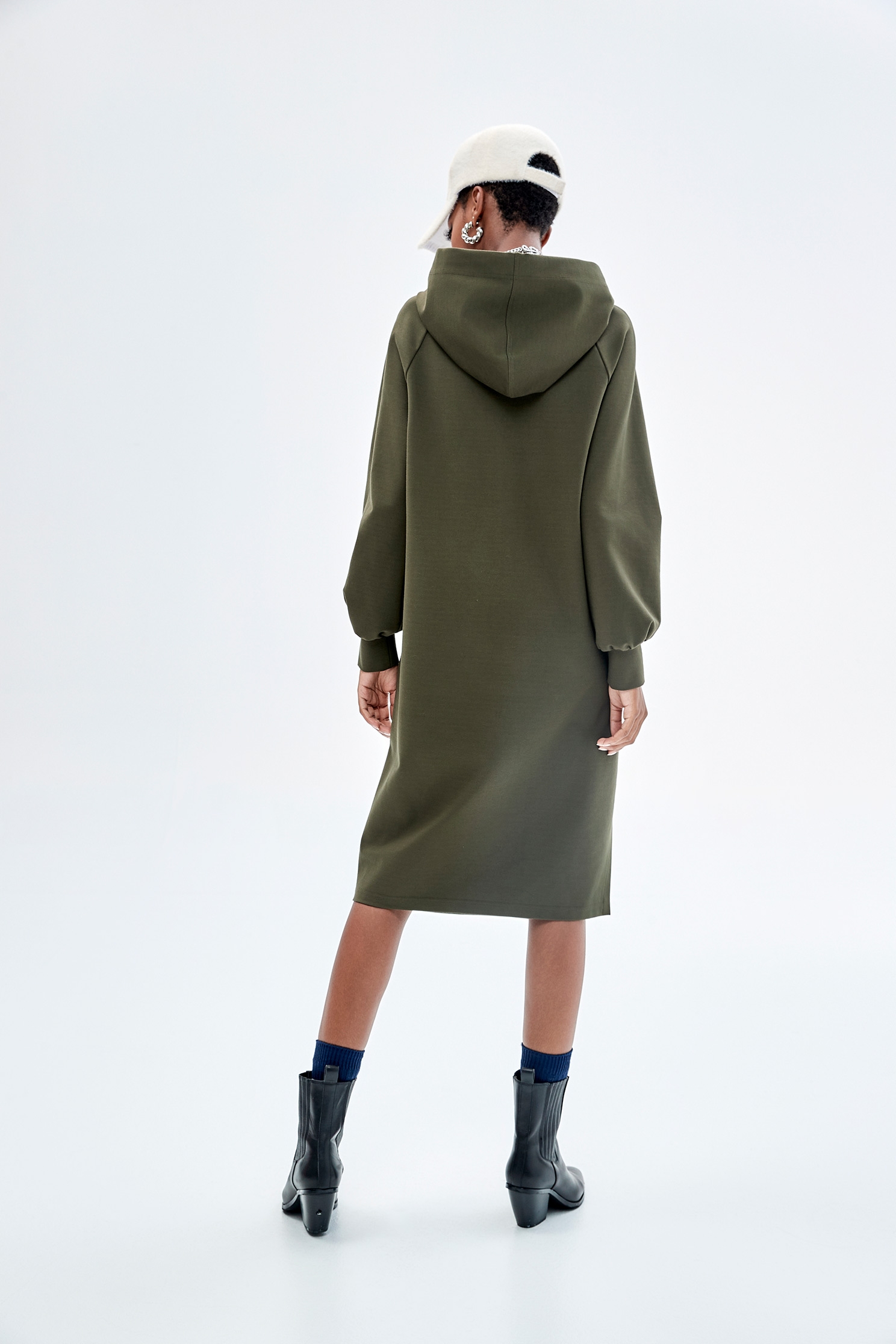 魔法刺繡連帽洋裝魔法刺繡連帽洋裝,一般洋裝,刺繡,洋裝特輯,秋冬穿搭,長袖洋裝