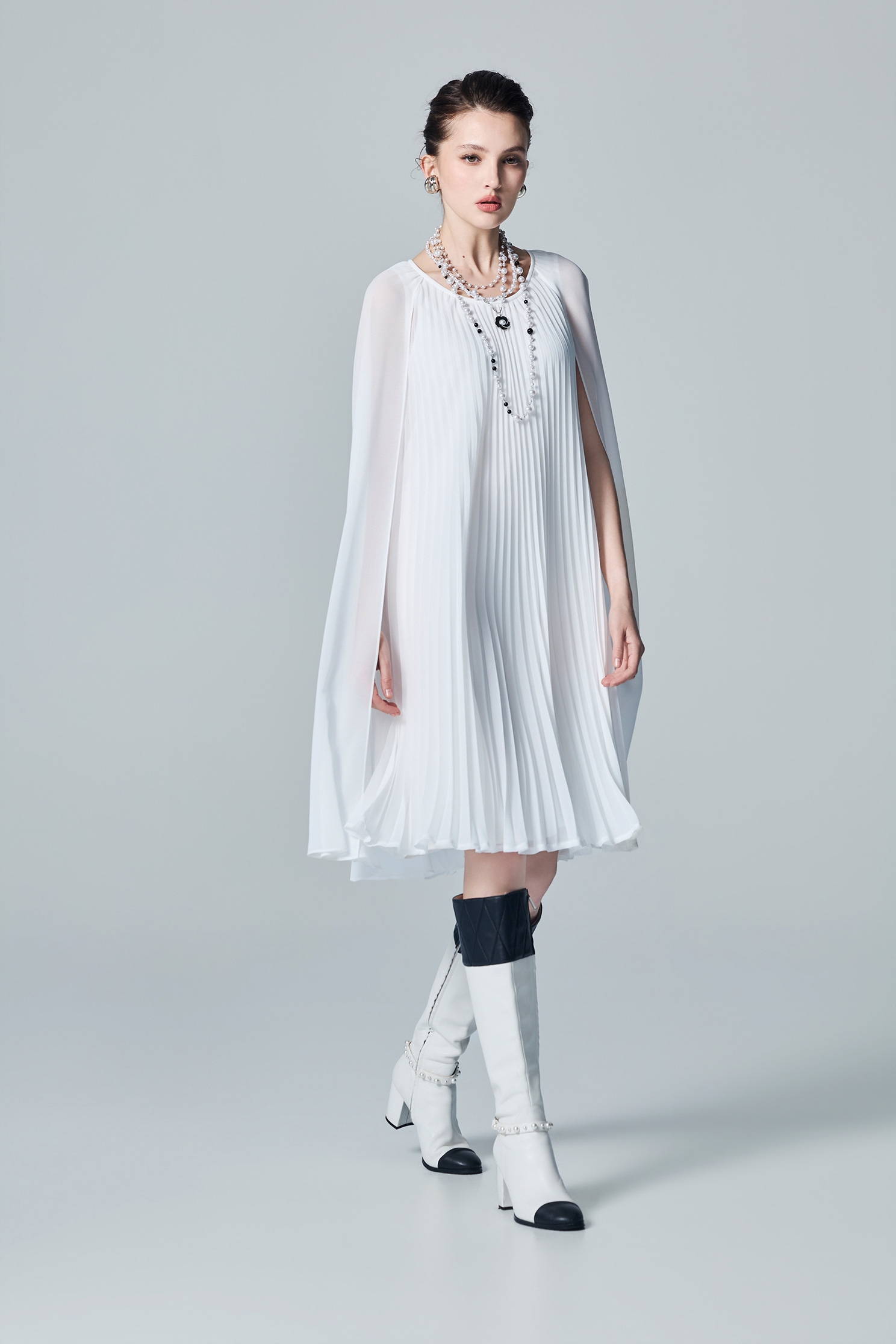 冰雪女神斗篷壓褶洋裝冰雪女神斗篷壓褶洋裝,一般背心,女裝背心,洋裝,白色洋裝,秋冬穿搭,雪紡