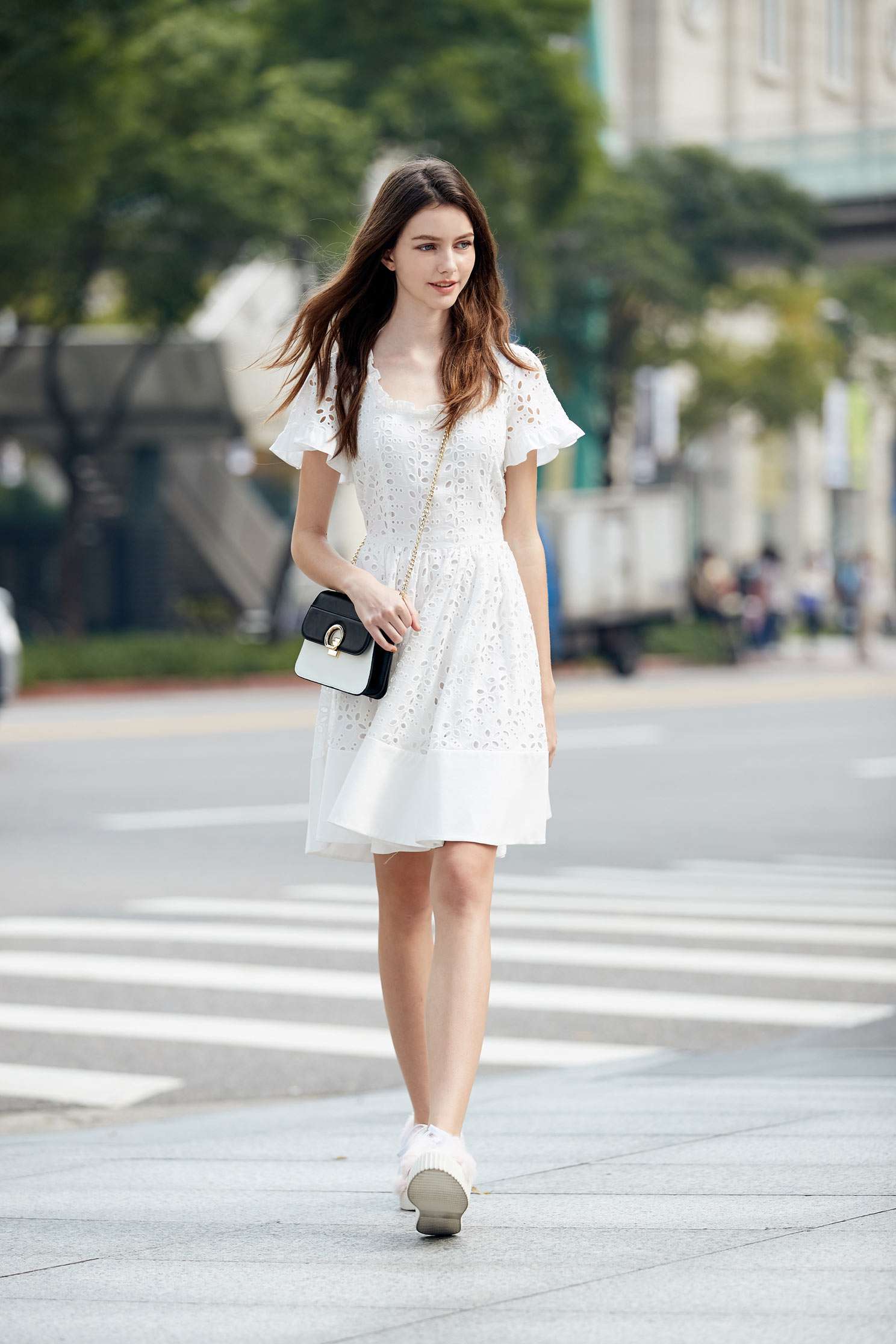 Elegantly carved short-sleeved dress,u-neckdress,cocktaildress,whitedress,shortsleevedress,lace,lacedress