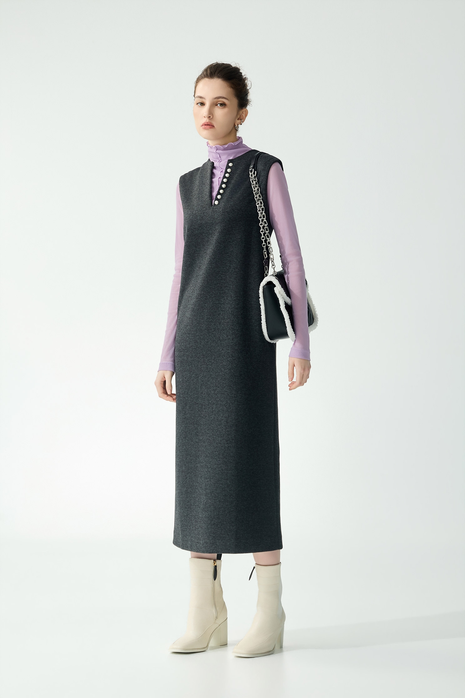 珍珠領邊長版洋裝珍珠領邊長版洋裝,V領洋裝,一般洋裝,人氣商品,春夏穿搭,洋裝特輯,無袖洋裝,珍珠,短袖洋裝,約會特輯