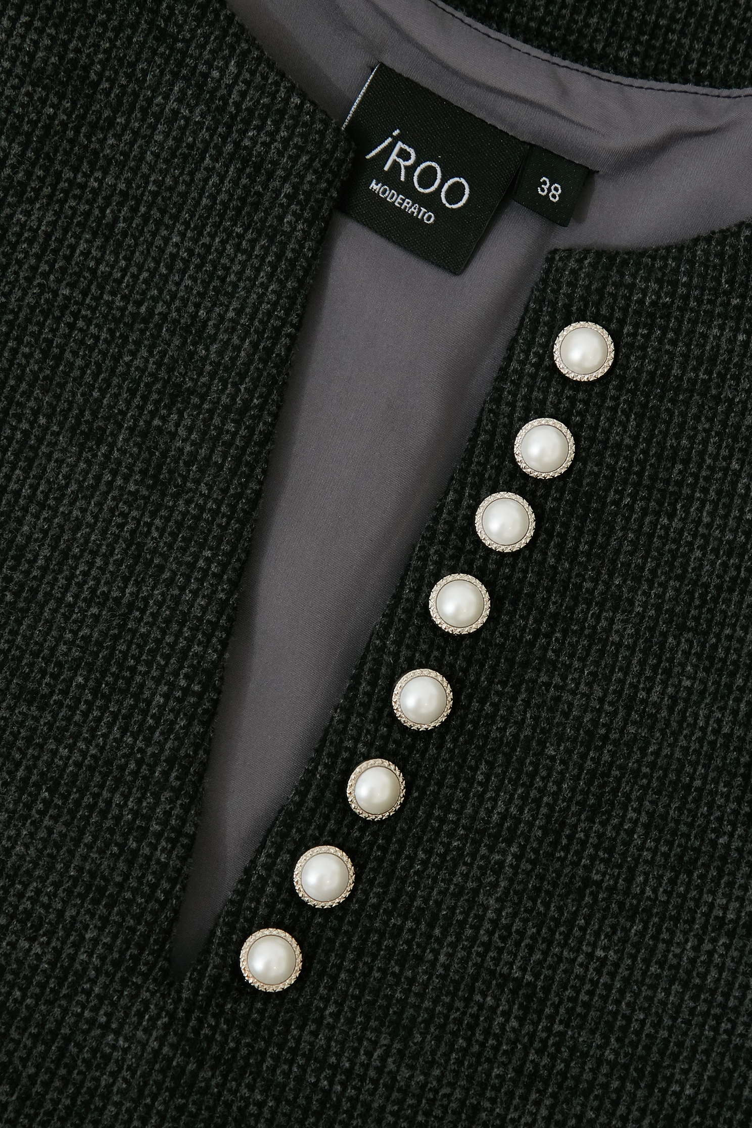 珍珠領邊長版洋裝珍珠領邊長版洋裝,V領洋裝,一般洋裝,人氣商品,春夏穿搭,洋裝特輯,無袖洋裝,珍珠,短袖洋裝,約會特輯