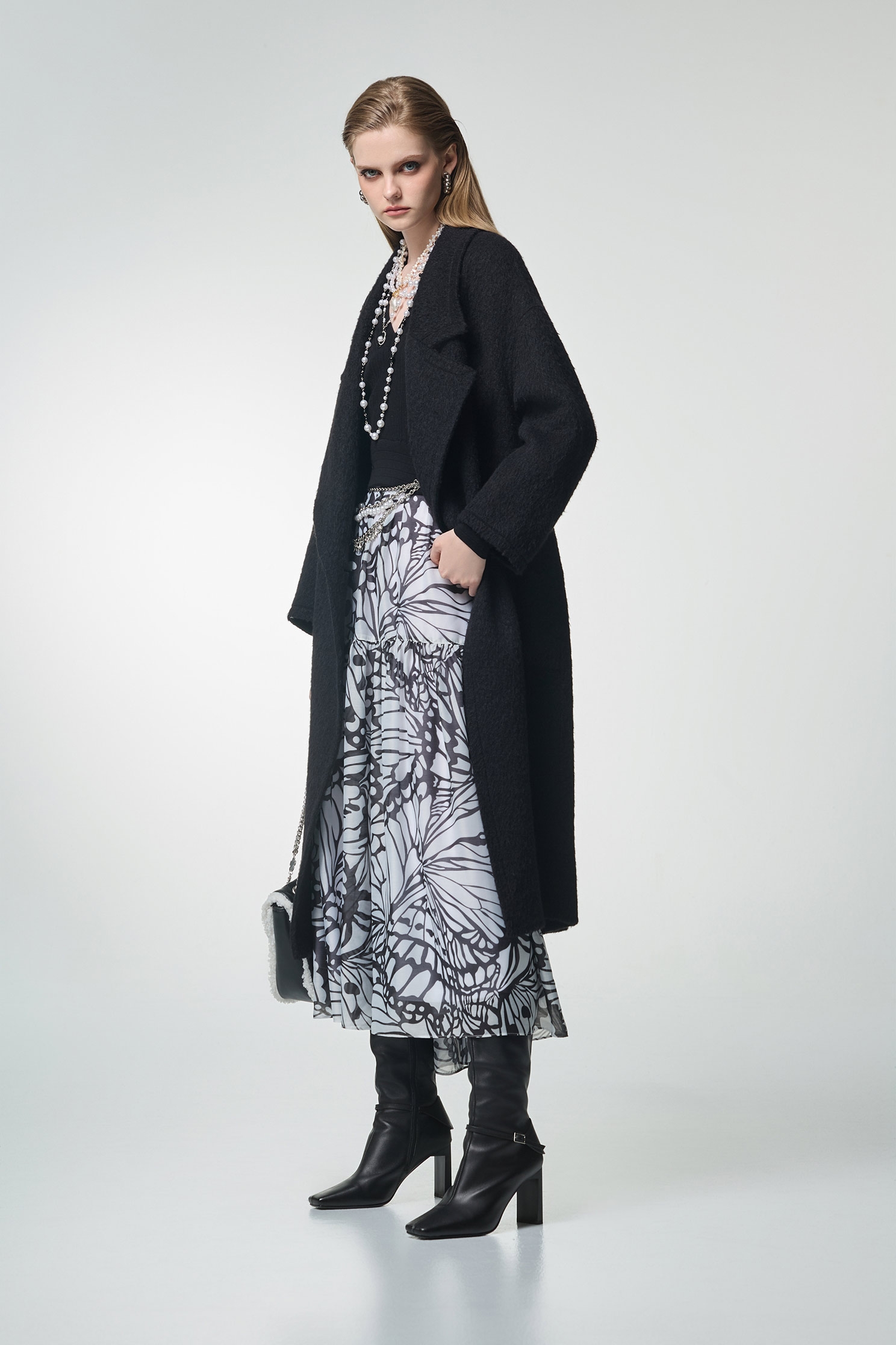 蝴蝶圖騰拼接針織洋裝蝴蝶圖騰拼接針織洋裝,一般洋裝,上班OL穿搭,小禮服,洋裝特輯,秋冬穿搭,約會特輯,針織,針織洋裝,長袖洋裝