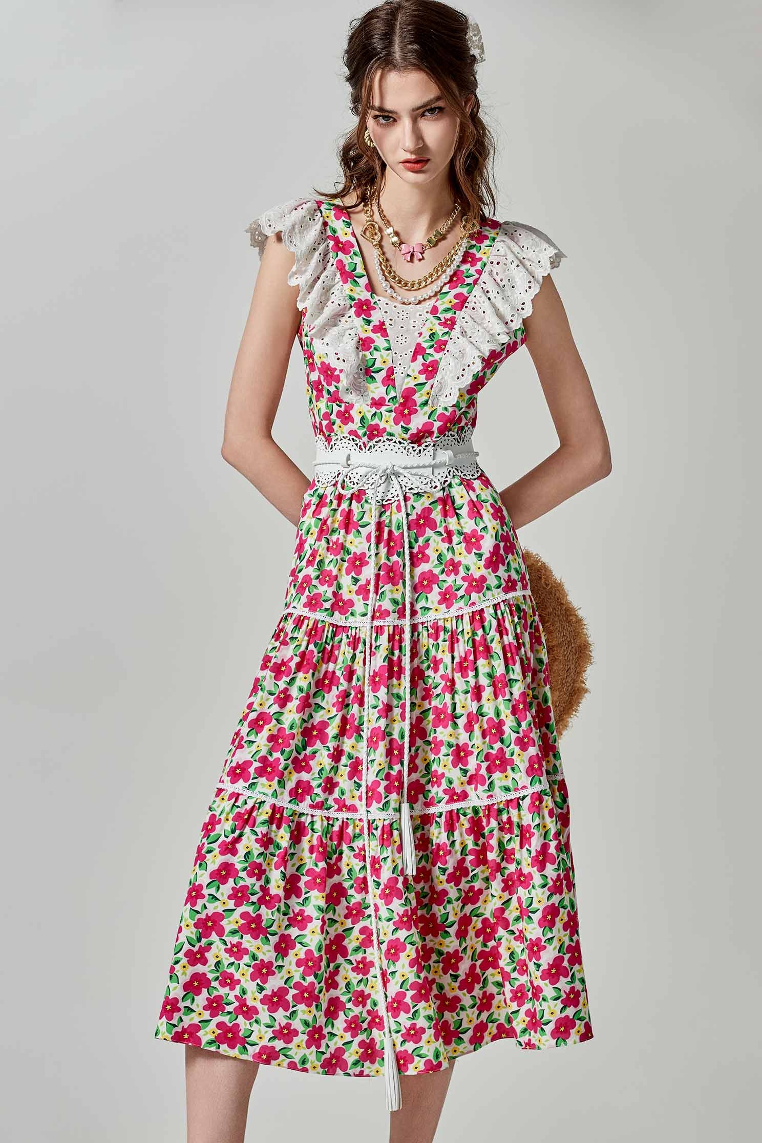 多巴鞍花卉印花長洋多巴鞍花卉印花長洋,一般洋裝,印花洋裝,春夏穿搭,洋裝特輯,約會特輯,蕾絲