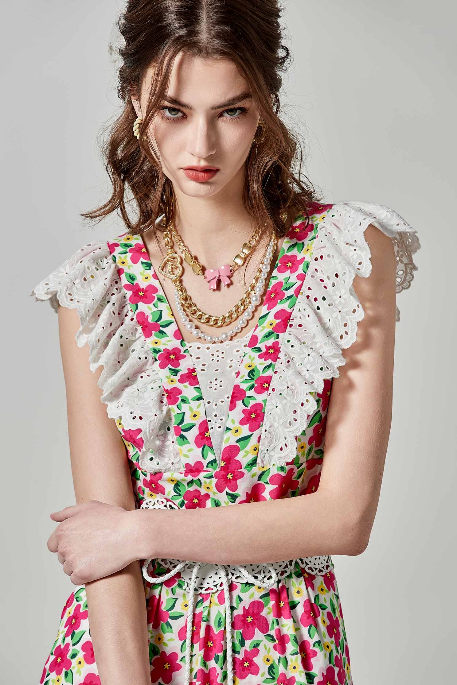 多巴鞍花卉印花長洋多巴鞍花卉印花長洋,一般洋裝,印花洋裝,春夏穿搭,洋裝特輯,約會特輯,蕾絲