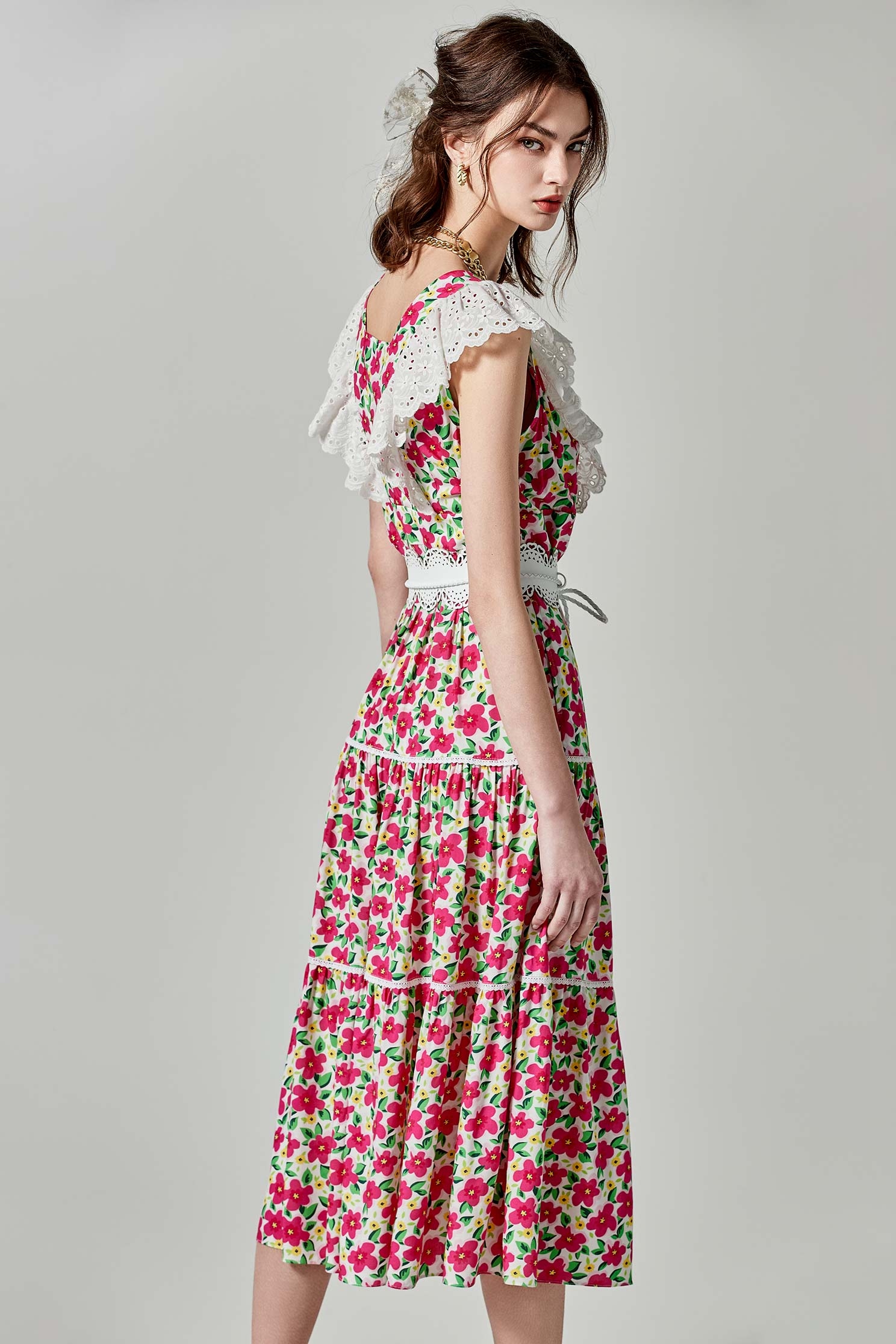 多巴鞍花卉印花長洋多巴鞍花卉印花長洋,一般洋裝,印花洋裝,春夏穿搭,洋裝特輯,約會特輯,蕾絲