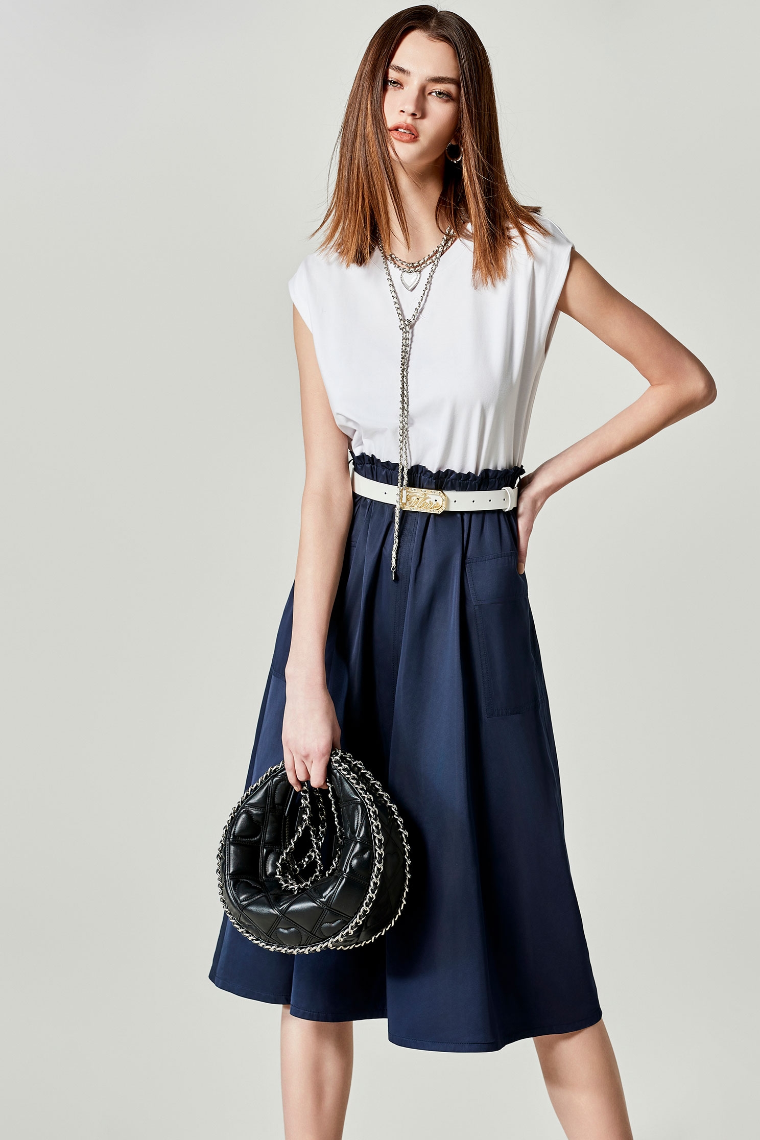 異素材拼接撞色縮腰洋裝異素材拼接撞色縮腰洋裝,一般洋裝,春夏穿搭,洋裝特輯,短袖洋裝,繡花,腰帶