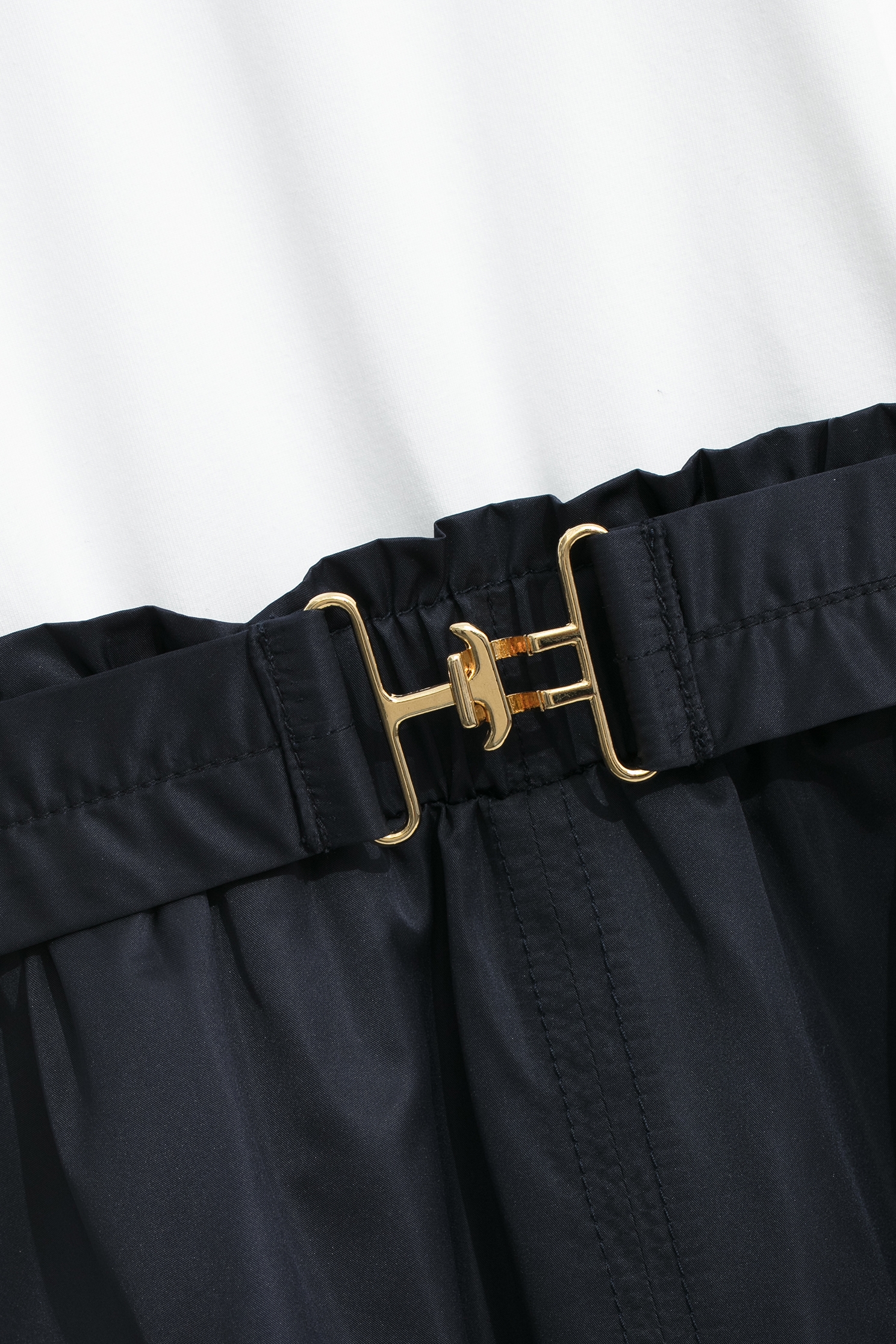 異素材拼接撞色縮腰洋裝異素材拼接撞色縮腰洋裝,一般洋裝,春夏穿搭,洋裝特輯,短袖洋裝,繡花,腰帶