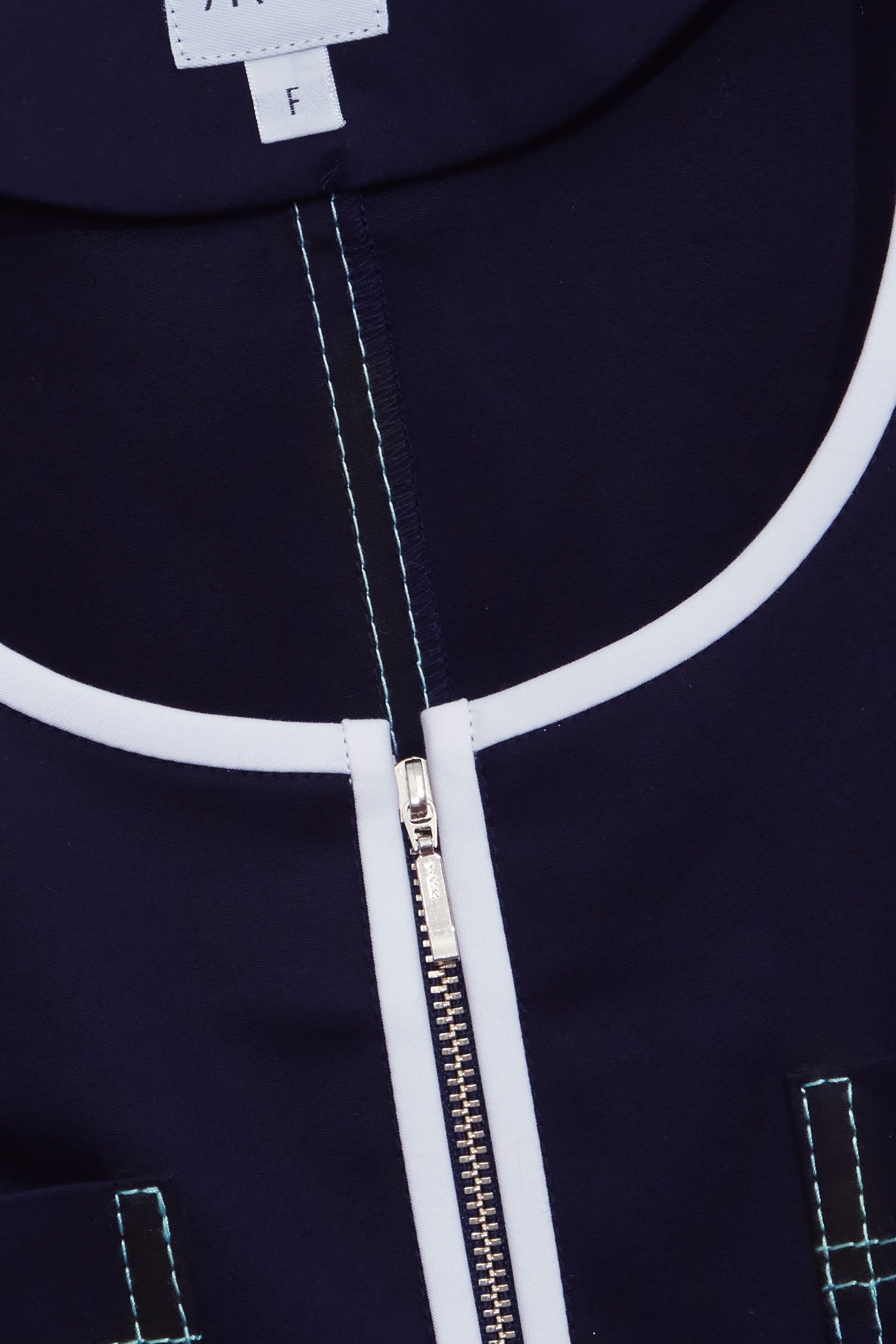 鑲冰綠色邊線短洋裝鑲冰綠色邊線短洋裝,U領洋裝,春夏穿搭,時髦成套搭配,洋裝特輯,無袖洋裝,短袖洋裝,約會特輯