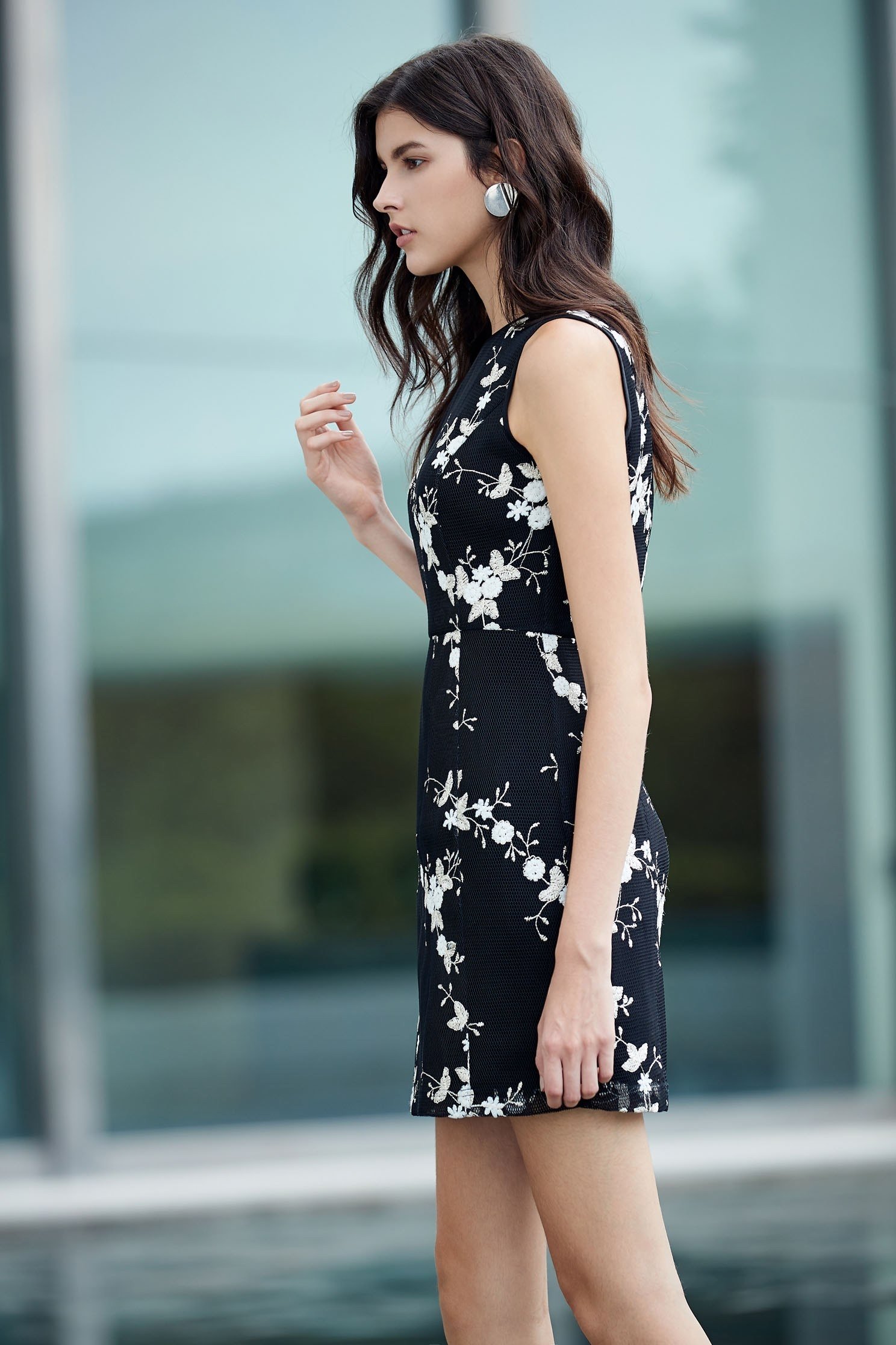 Graceful flowers emroidery dress,embroidery,刺繡洋裝,小禮服,無袖洋裝,embroidered
