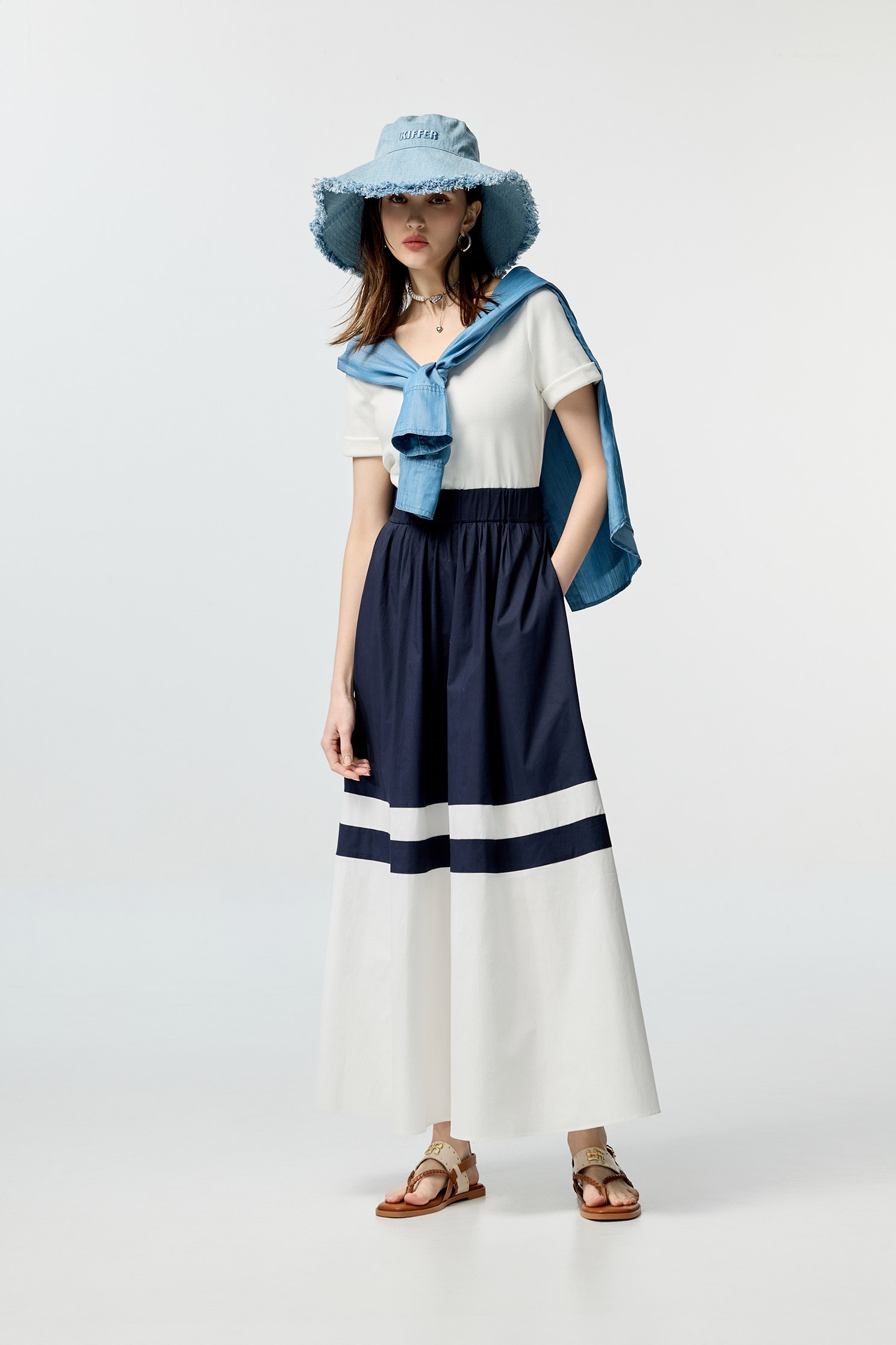 大Ｕ領經典配條長洋裝大Ｕ領經典配條長洋裝,U領洋裝,一般洋裝,春夏穿搭,洋裝特輯,短袖洋裝,繡花,背心,襯衫,長洋裝