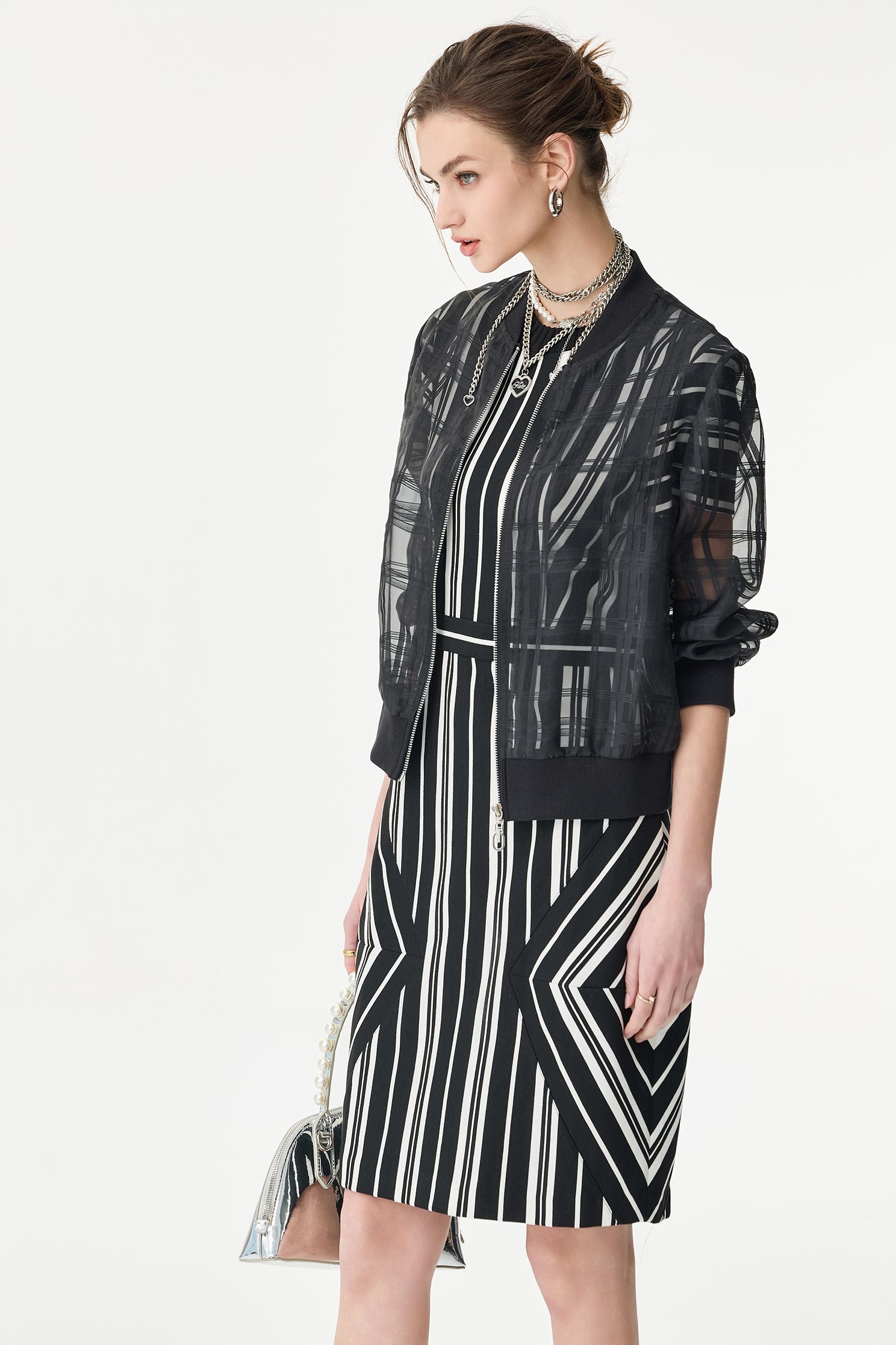 黑白條紋短袖造型切接洋裝黑白條紋短袖造型切接洋裝,一般洋裝,春夏穿搭,條紋,洋裝特輯,黑色洋裝