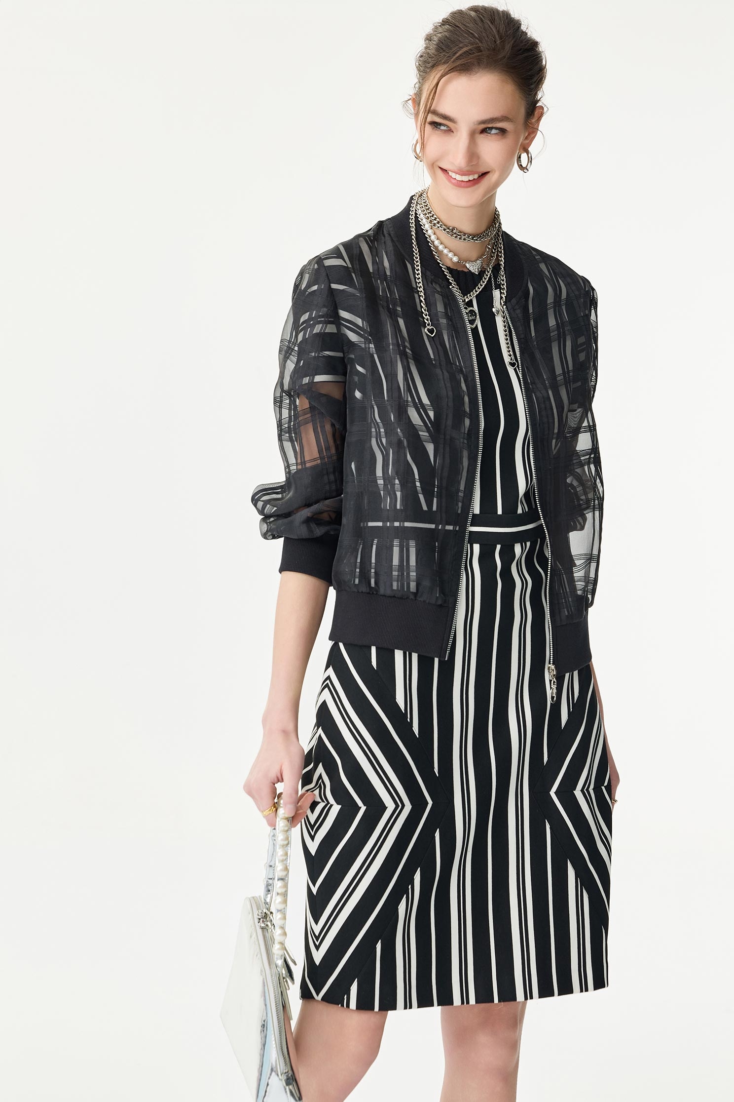 黑白條紋短袖造型切接洋裝黑白條紋短袖造型切接洋裝,一般洋裝,春夏穿搭,條紋,洋裝特輯,黑色洋裝