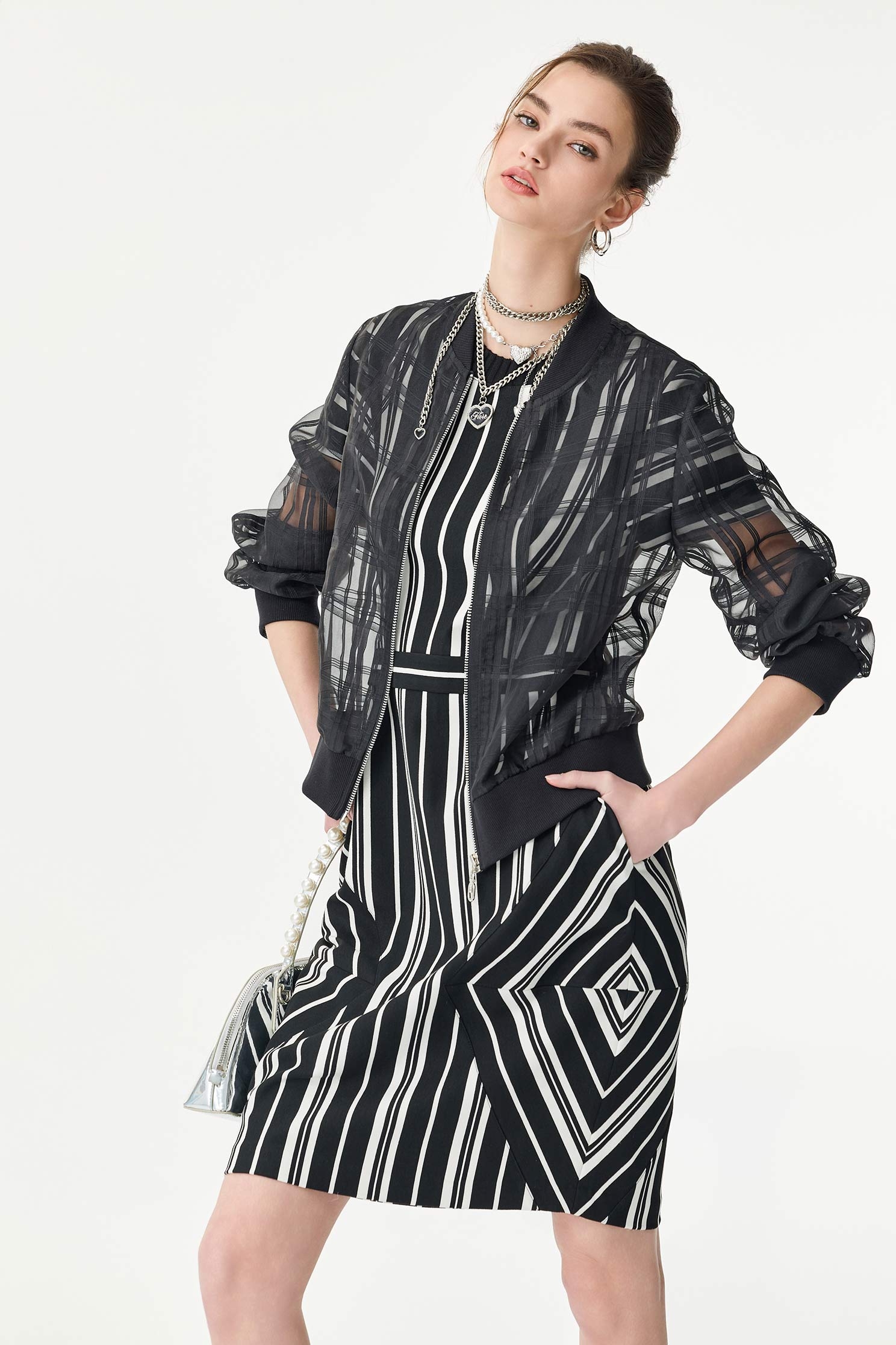 黑白條紋短袖造型切接洋裝黑白條紋短袖造型切接洋裝,一般洋裝,春夏穿搭,條紋,洋裝特輯,黑色洋裝