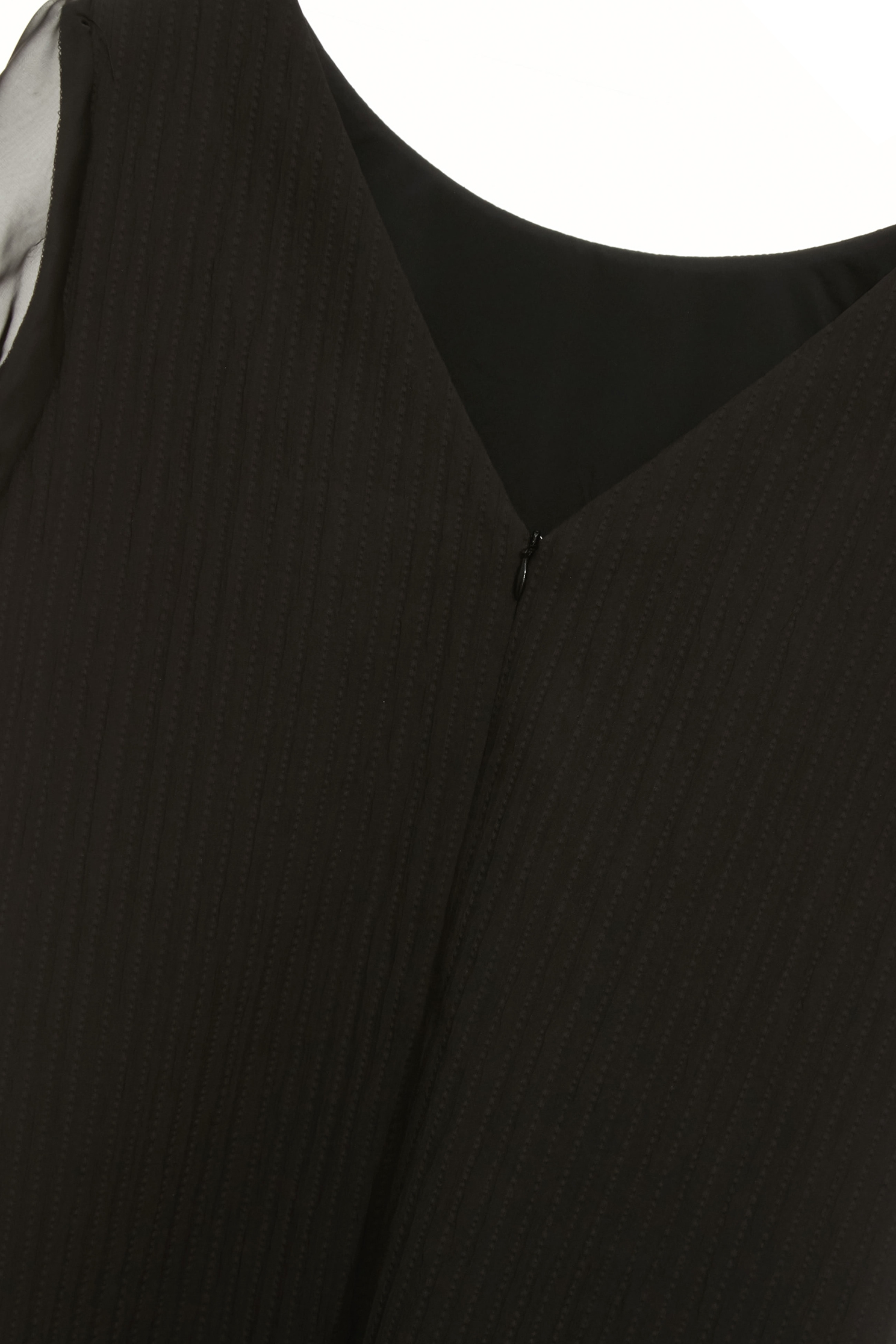 立體白花貼布繡短洋裝立體白花貼布繡短洋裝,一般洋裝,春夏穿搭,洋裝特輯,短袖洋裝,花花世界,黑色洋裝