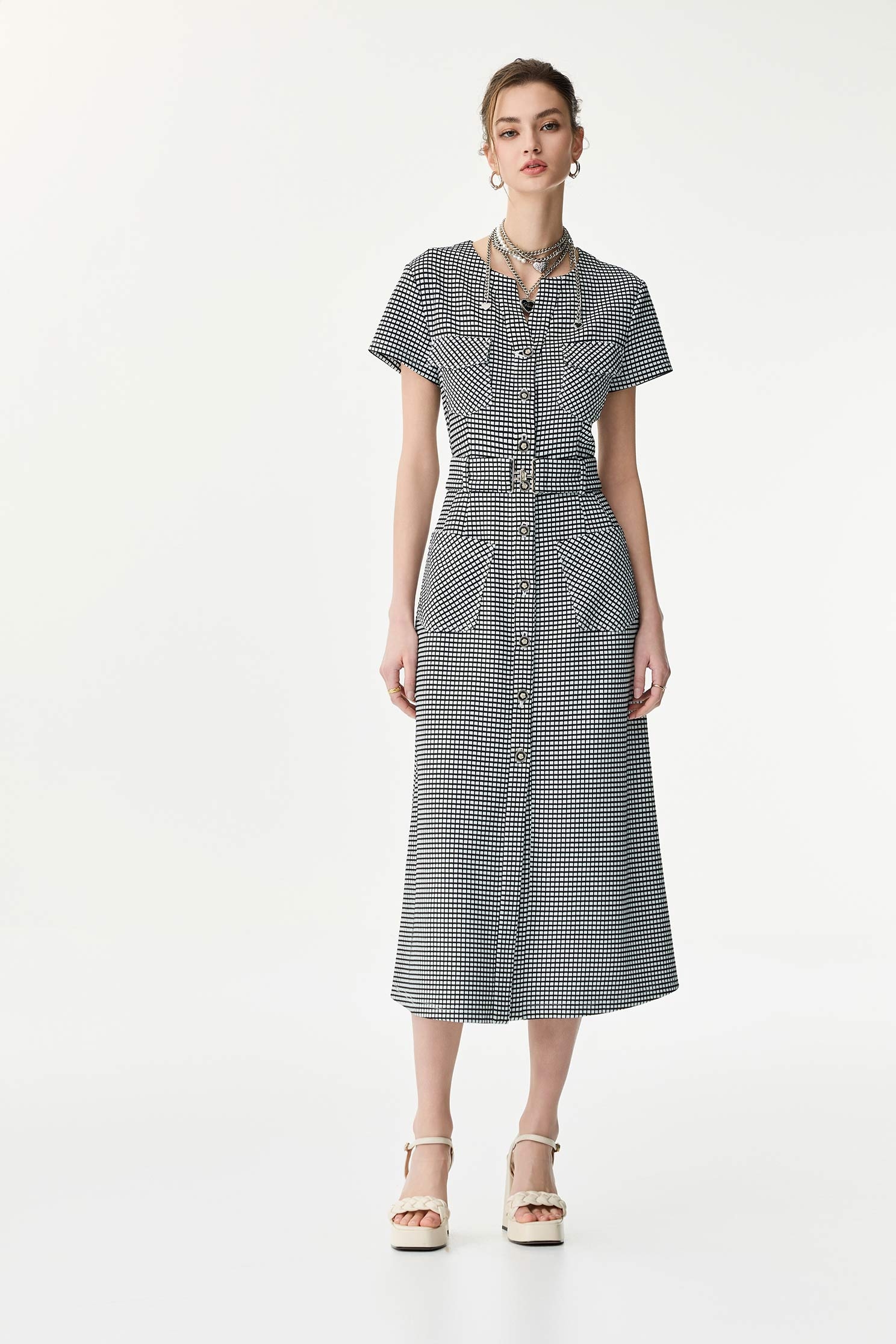 彈性格子開襟式長洋裝彈性格子開襟式長洋裝,一般洋裝,人氣商品,春夏穿搭,格紋,洋裝特輯,腰帶,長洋裝,黑色洋裝