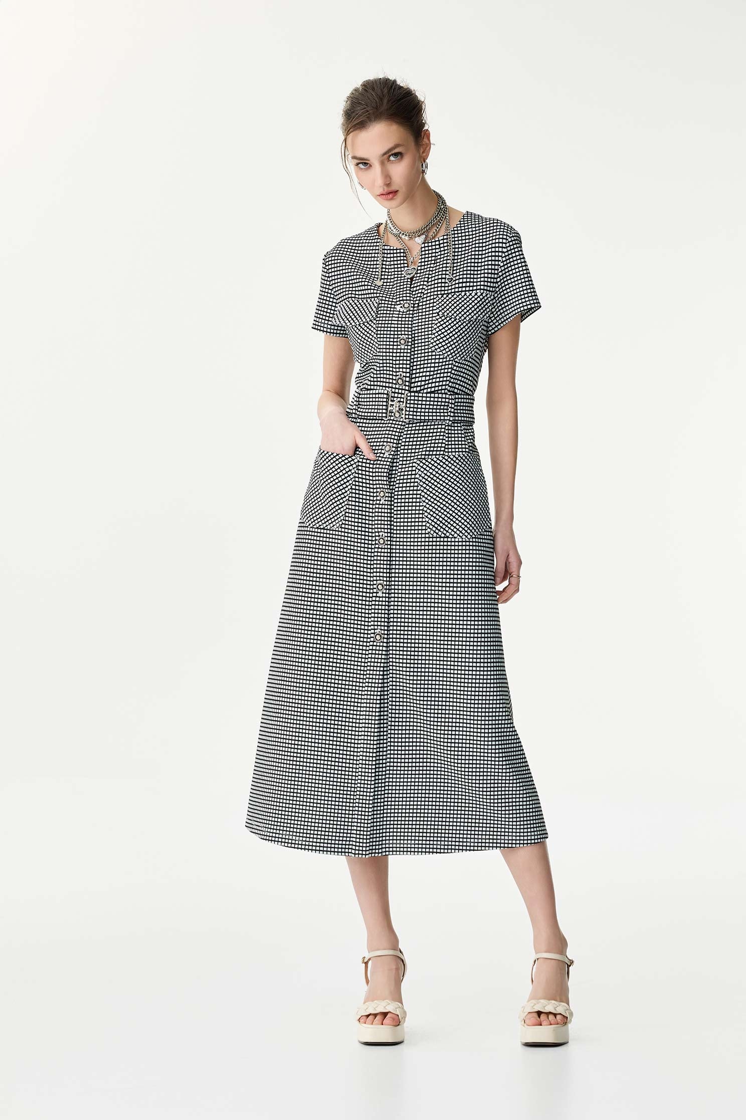 彈性格子開襟式長洋裝彈性格子開襟式長洋裝,一般洋裝,人氣商品,春夏穿搭,格紋,洋裝特輯,腰帶,長洋裝,黑色洋裝