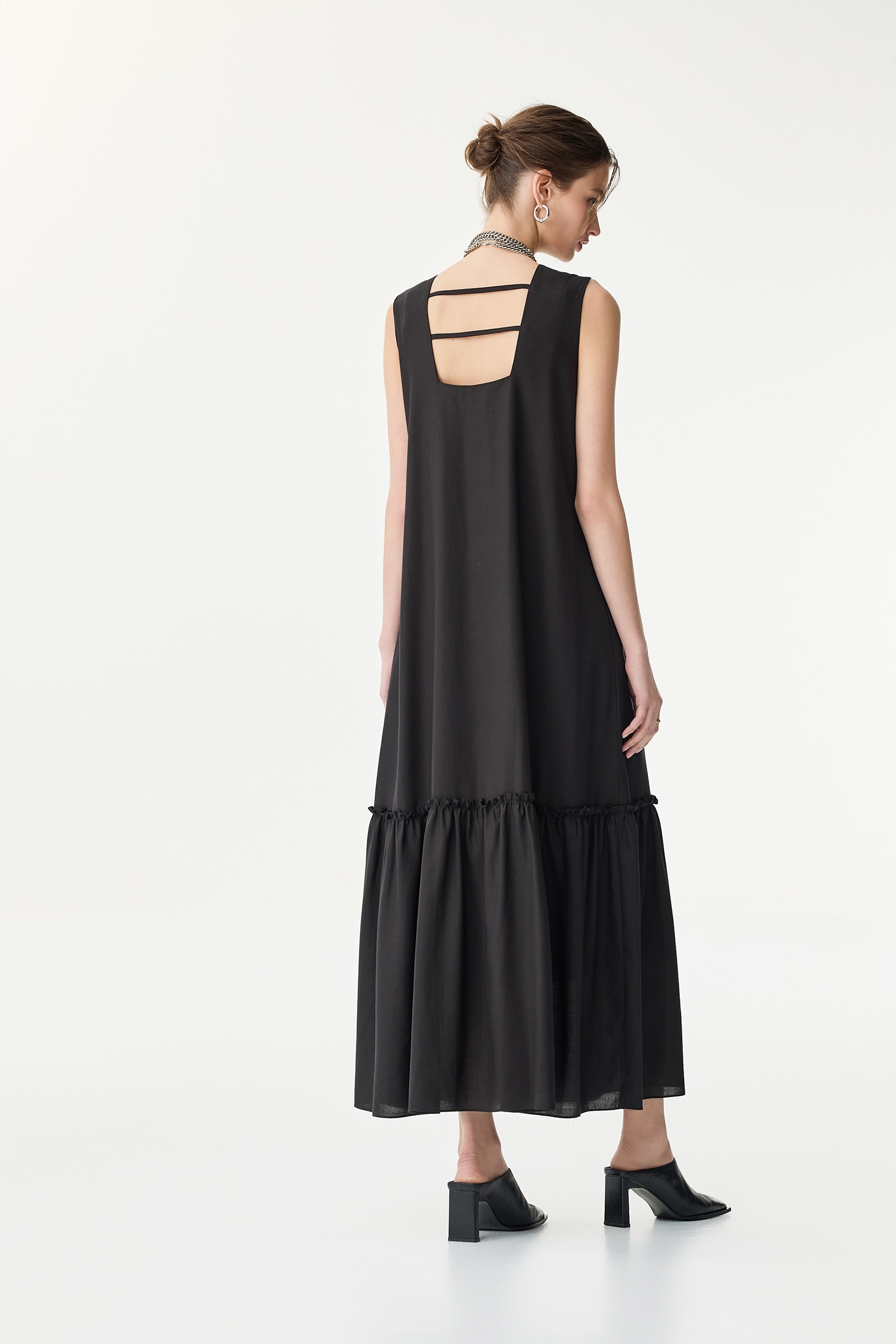 棉麻度假長洋裝棉麻度假長洋裝,V領洋裝,一般洋裝,人氣商品,春夏穿搭,洋裝特輯,輕奢度假,輕奢渡假,長洋裝,黑色洋裝