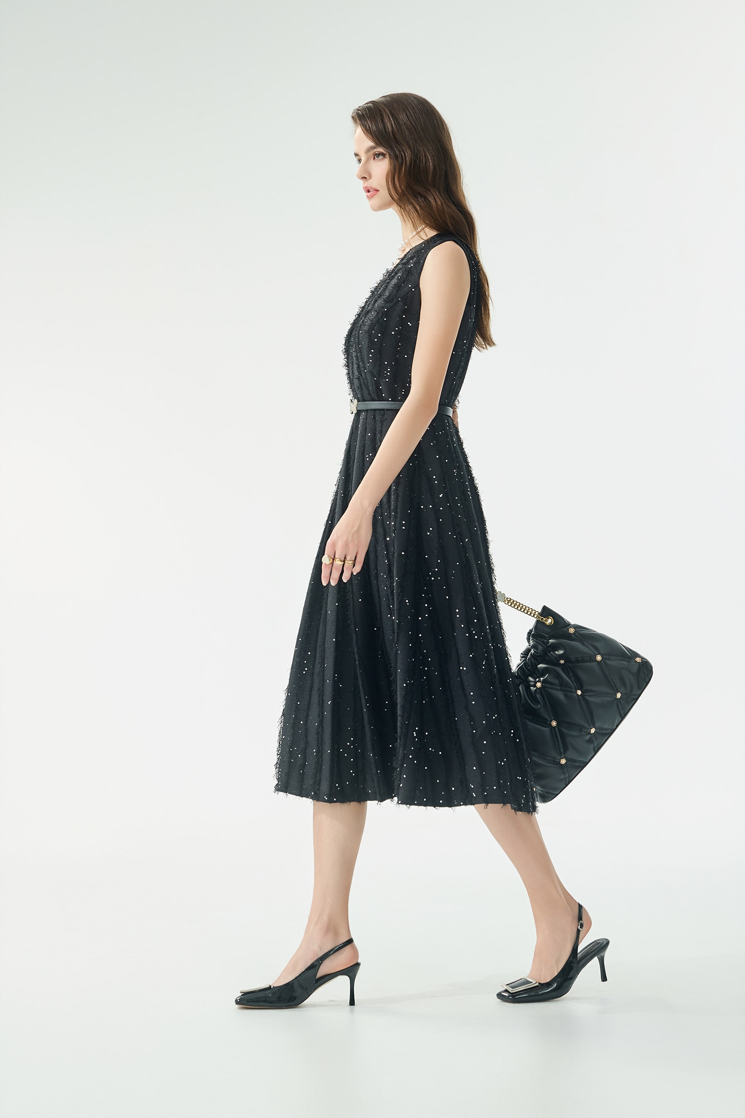 華麗崁飾亮片無袖洋裝華麗崁飾亮片無袖洋裝,一般洋裝,春夏穿搭,洋裝特輯,黑色洋裝