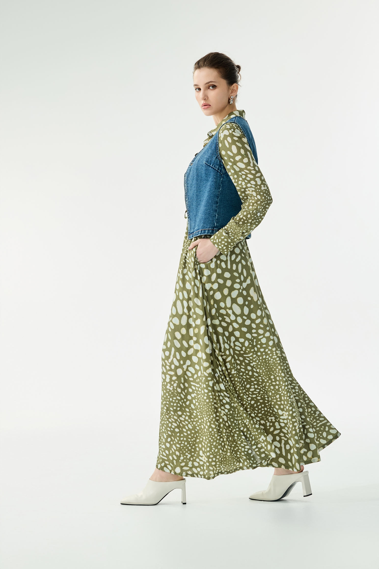 鹿紋印花長洋裝鹿紋印花長洋裝,一般洋裝,春夏穿搭,洋裝特輯,輕奢度假,輕奢渡假,長洋裝