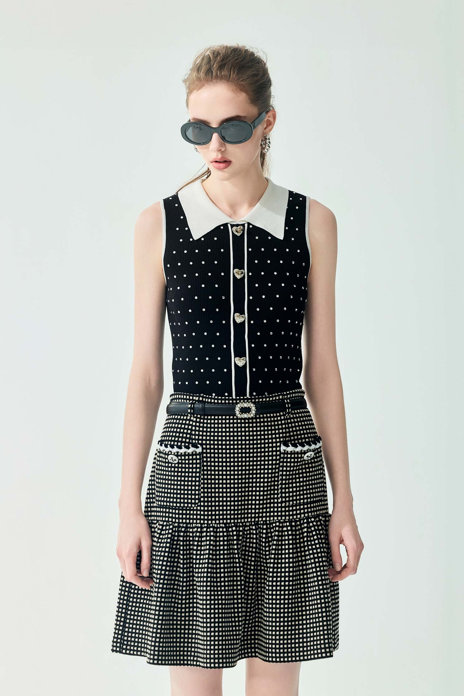 黑白配色燙鑽針織背心黑白配色燙鑽針織背心,一般背心,一般背心馬甲,春夏穿搭,白色背心,背心,針織,針織背心,黑色背心